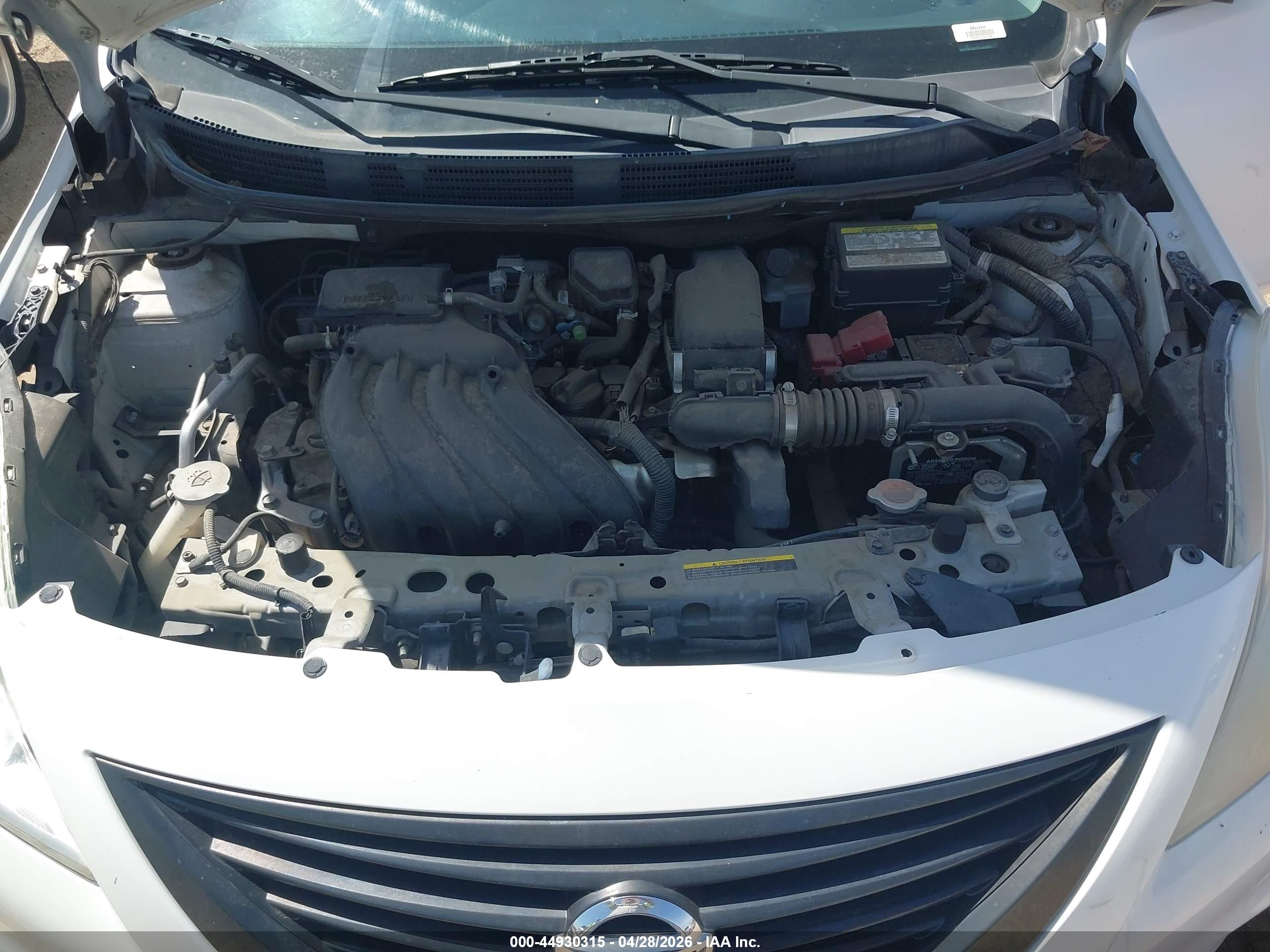 NISSAN VERSA image 10