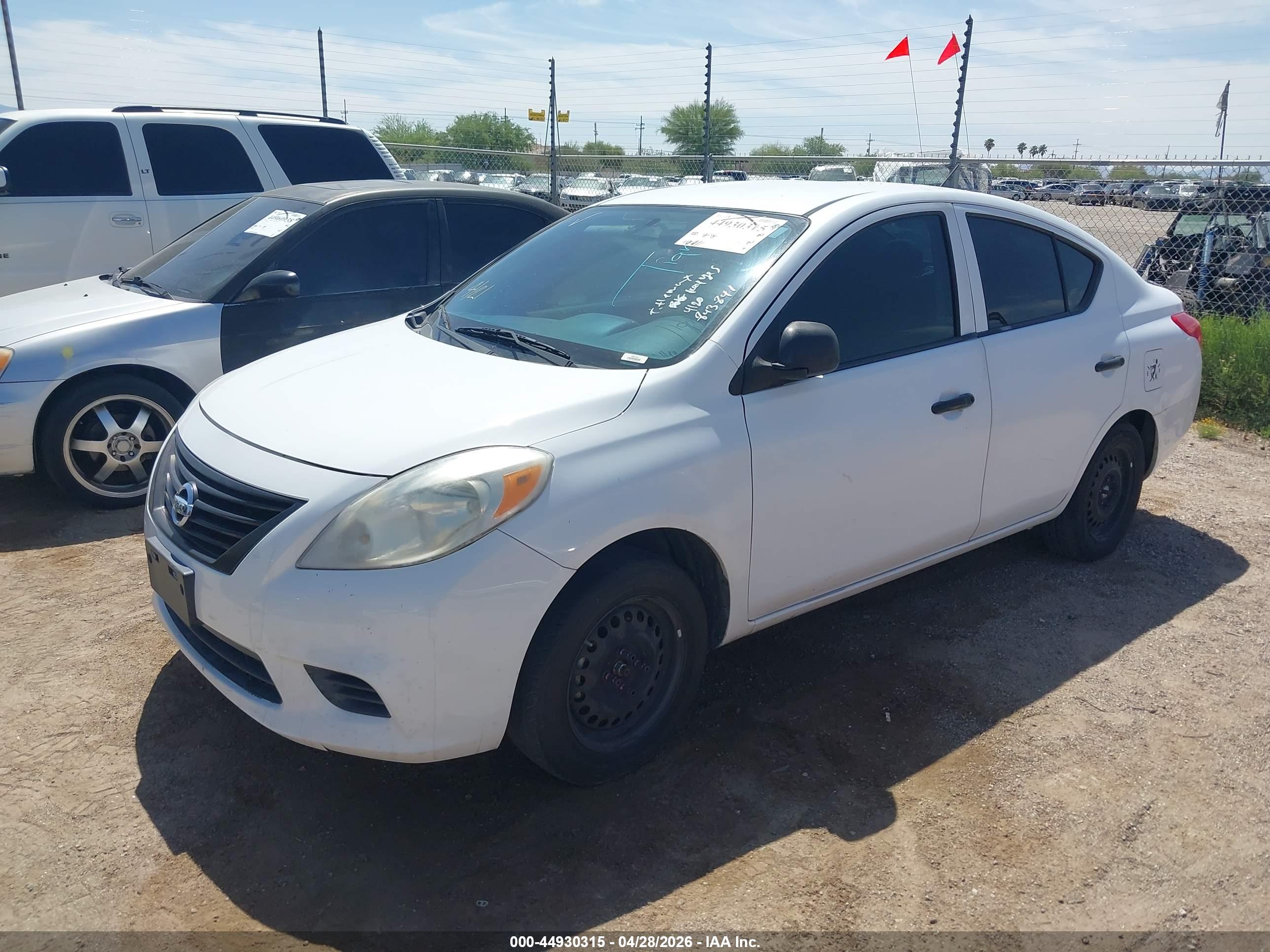 NISSAN VERSA image 2