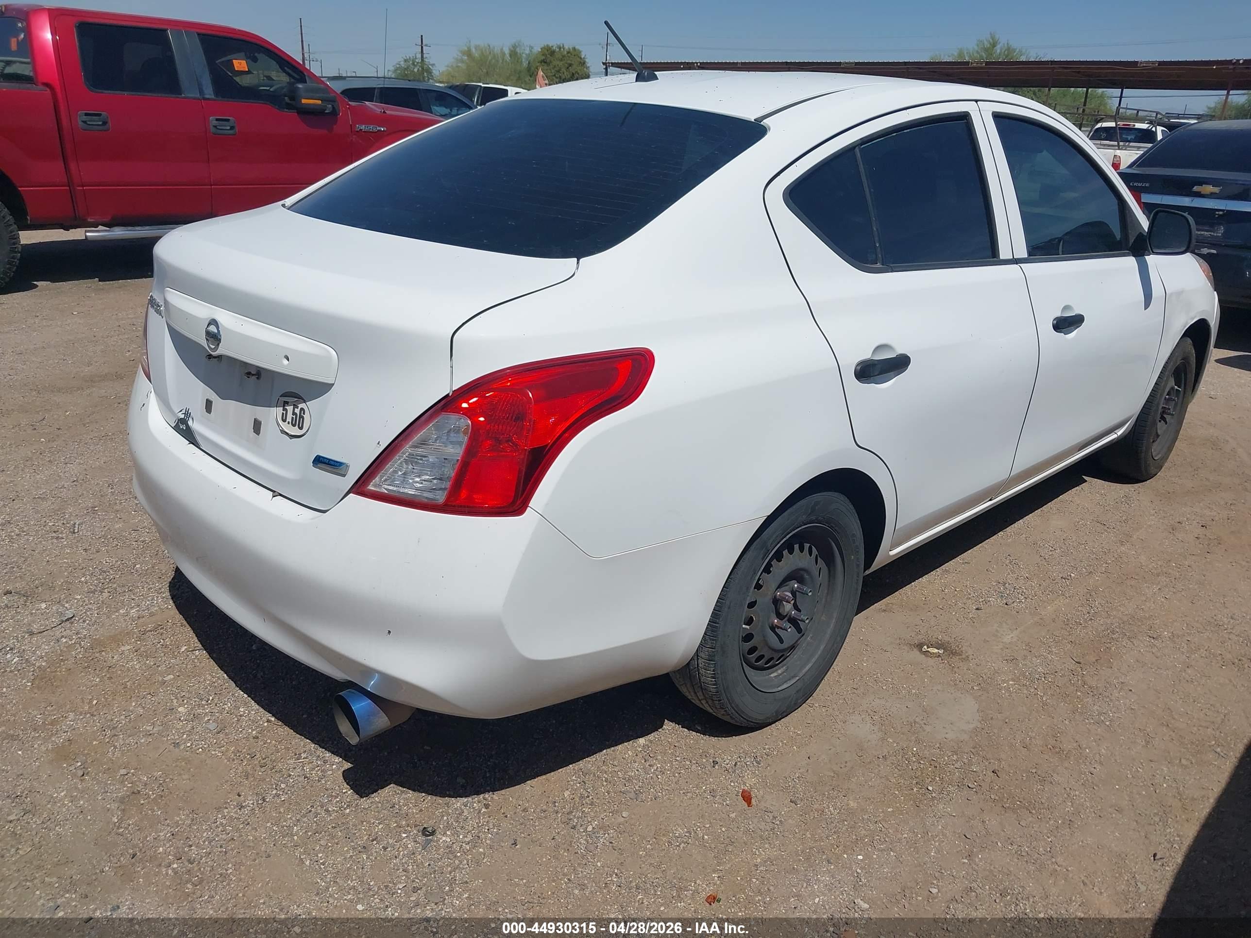 NISSAN VERSA image 4