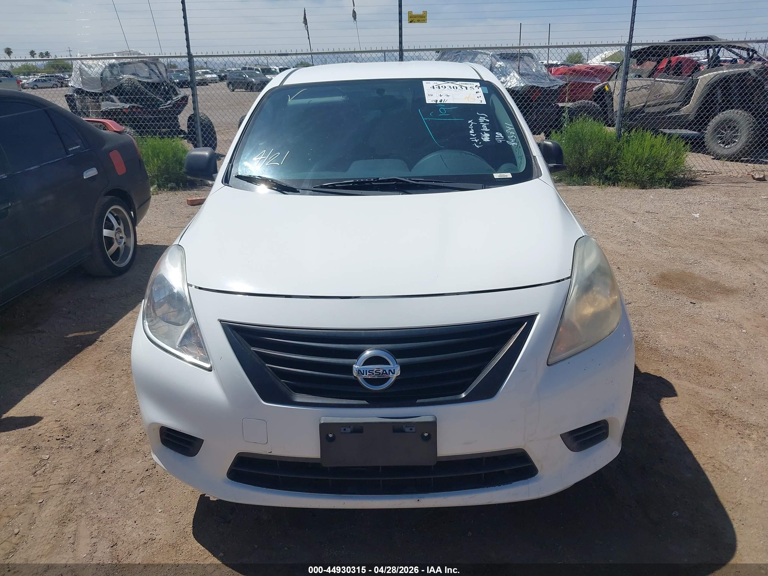 NISSAN VERSA image 6