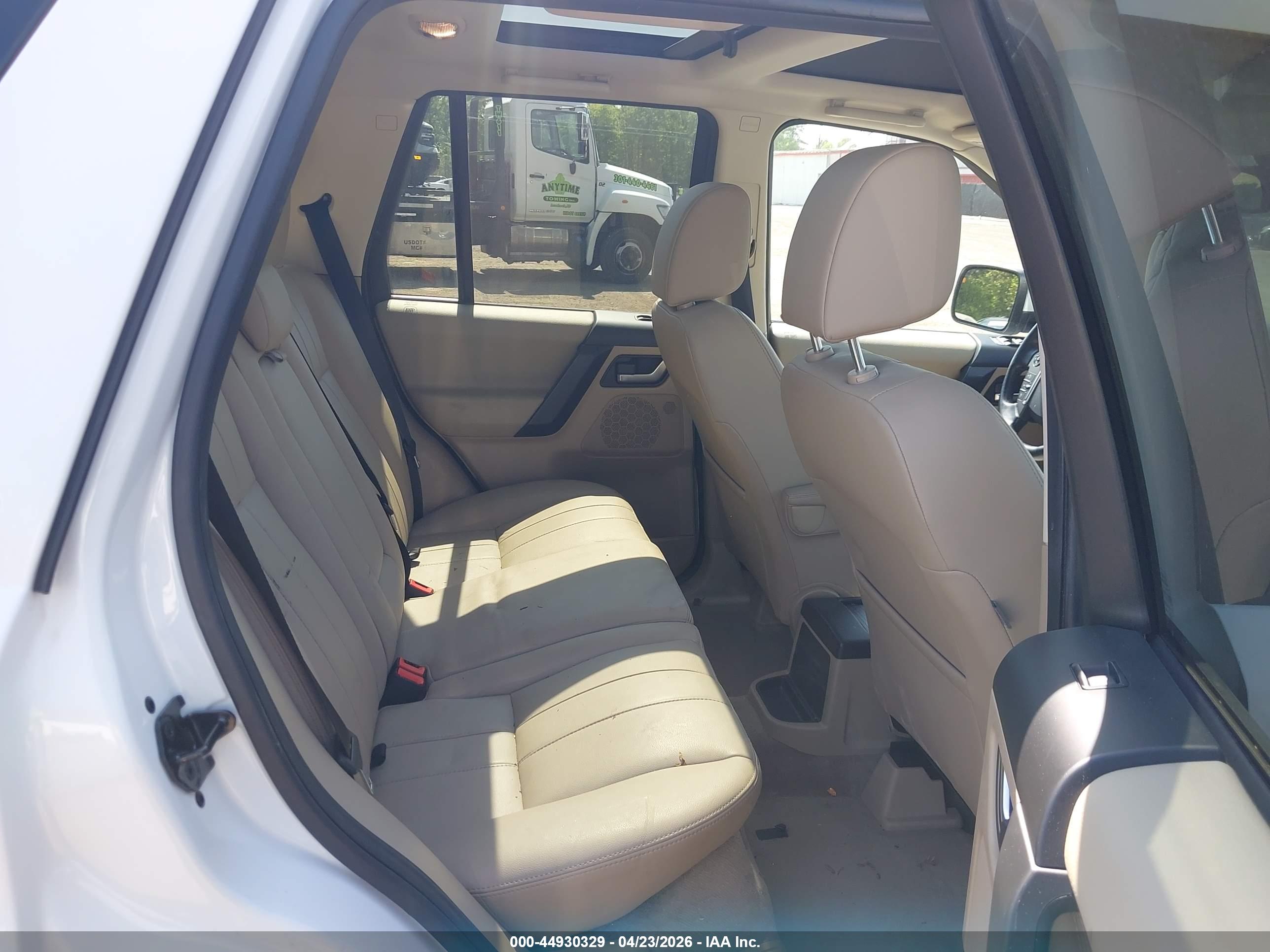 LAND ROVER image 8