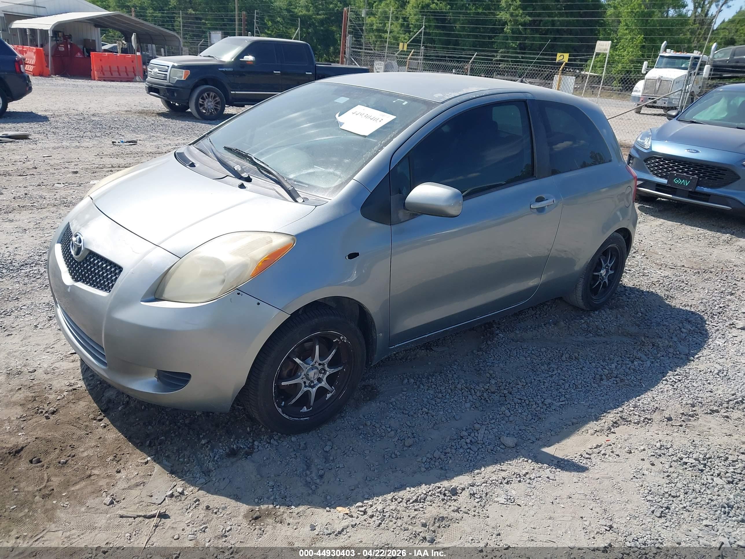 TOYOTA YARIS image 2