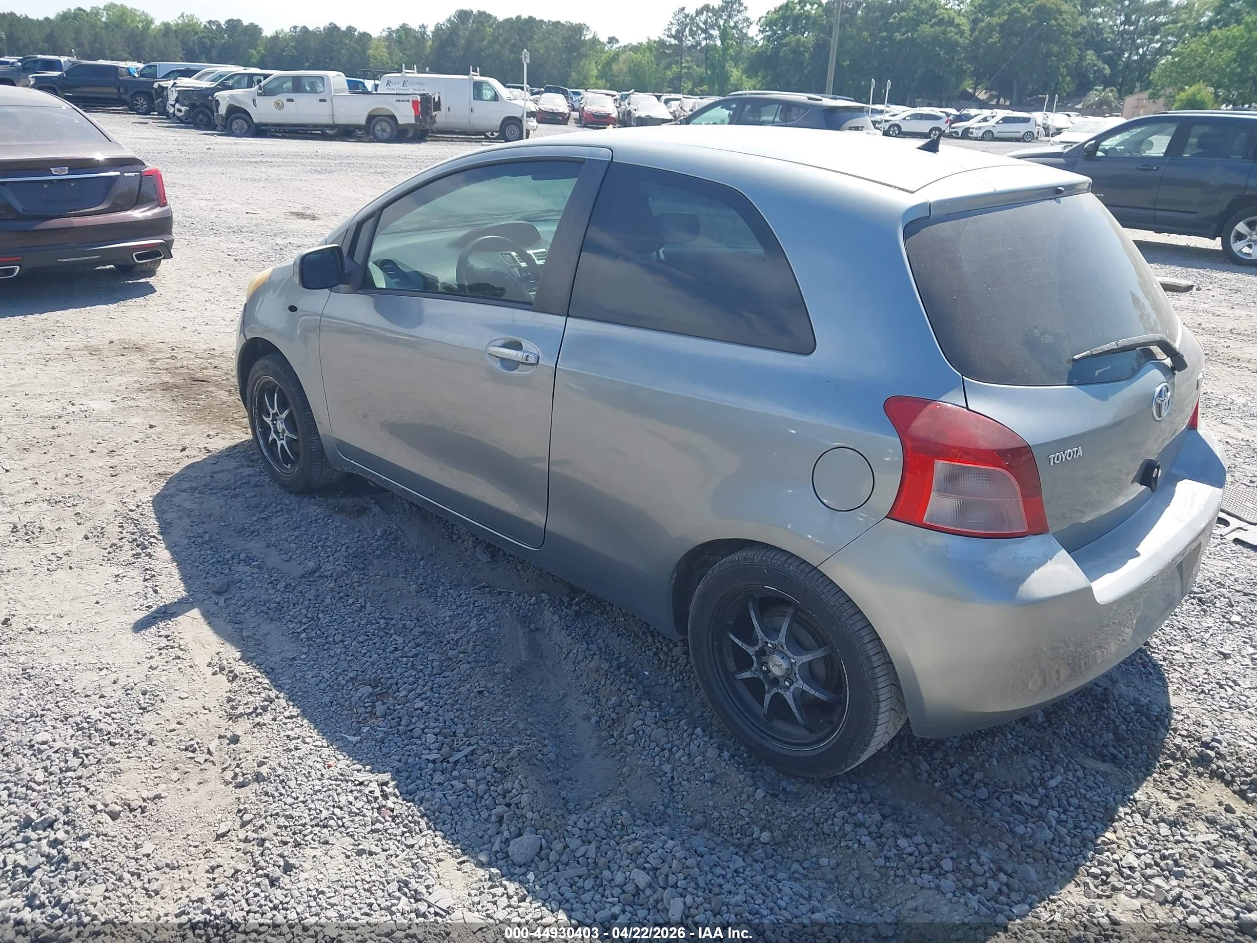 TOYOTA YARIS image 3