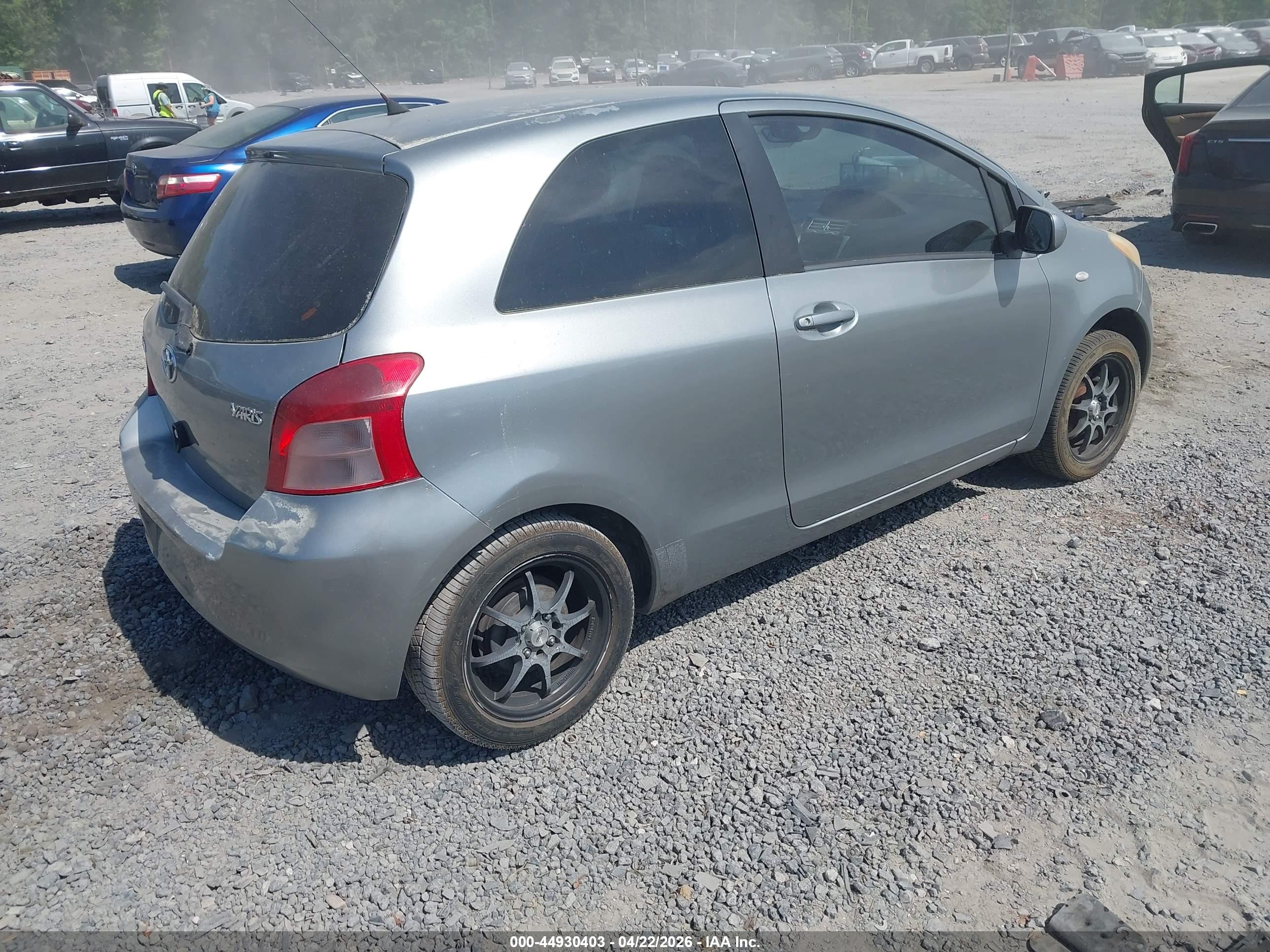TOYOTA YARIS image 4