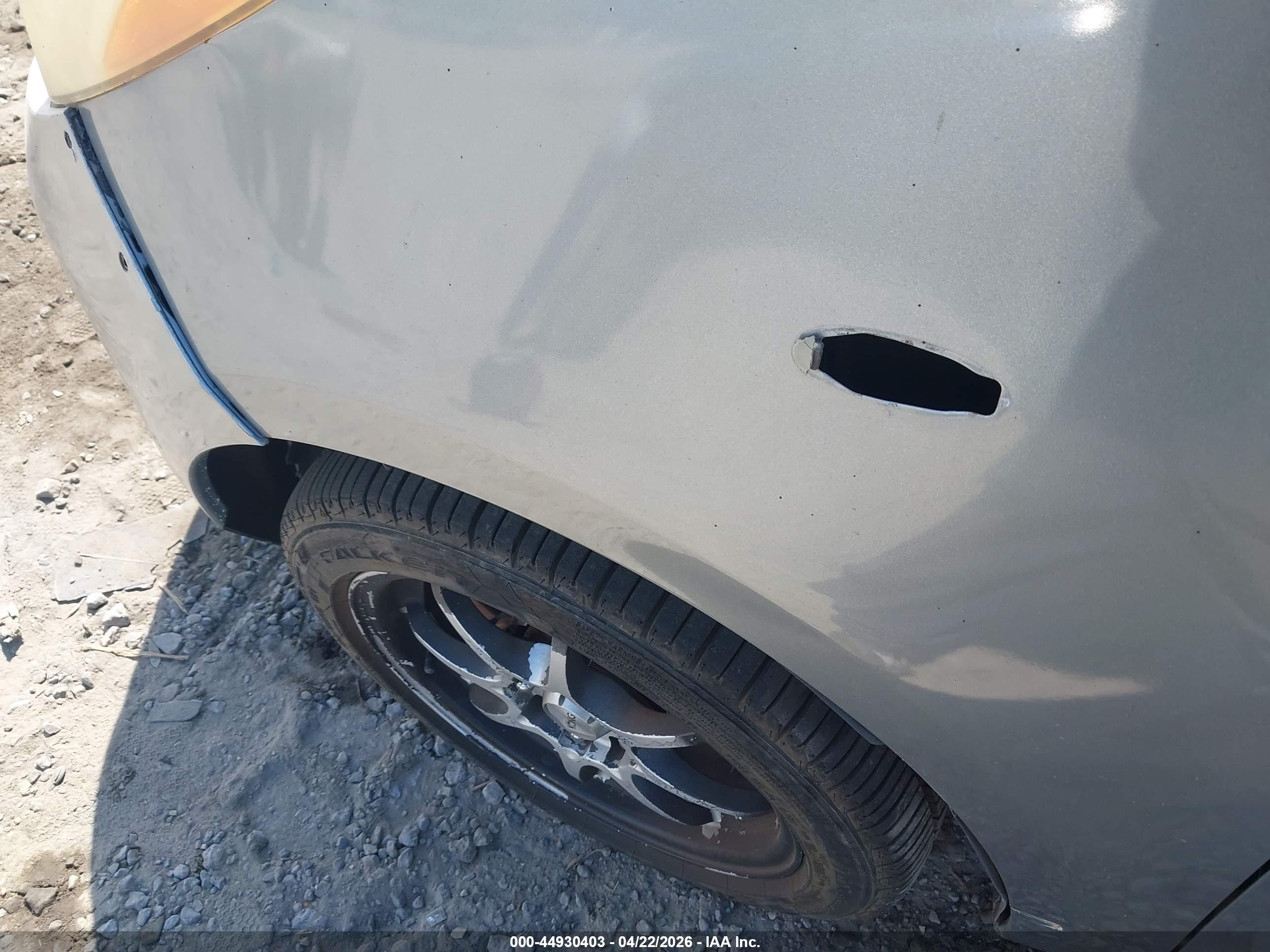 TOYOTA YARIS image 6
