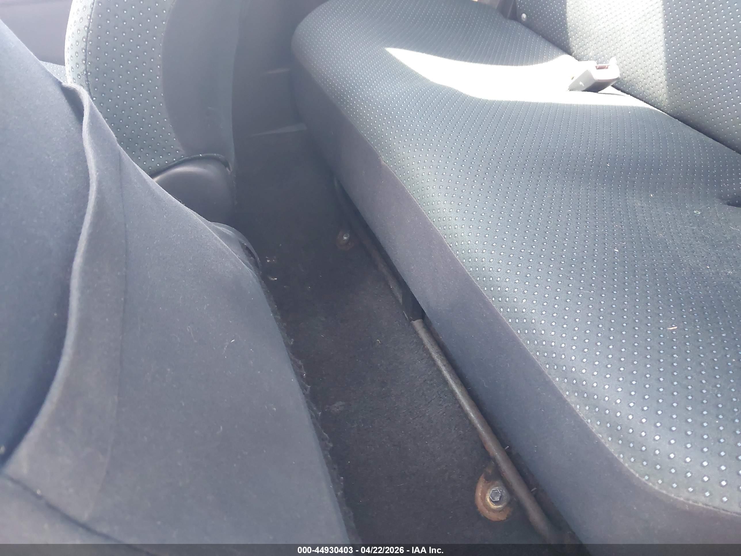 TOYOTA YARIS image 8