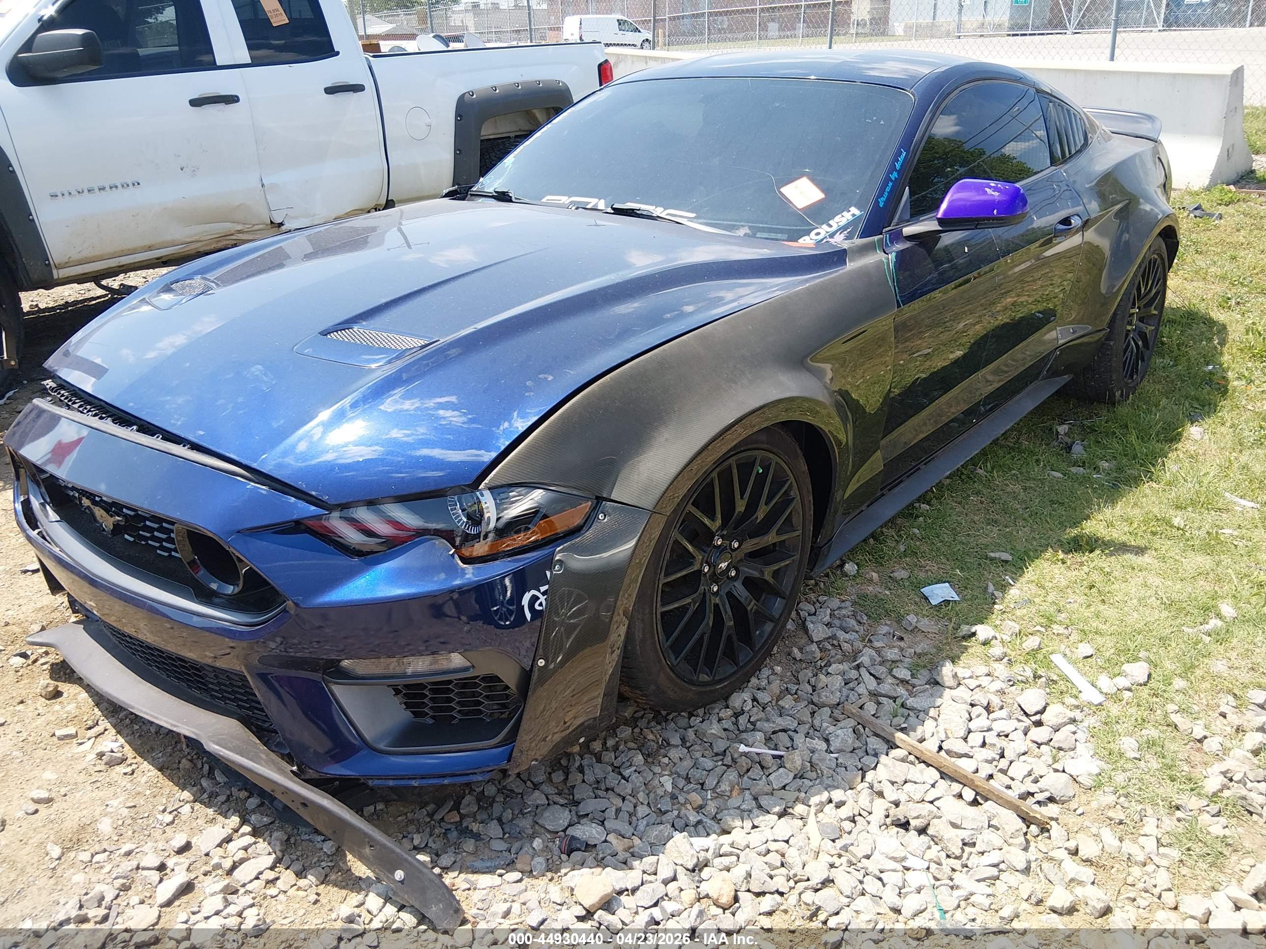 FORD MUSTANG image 2