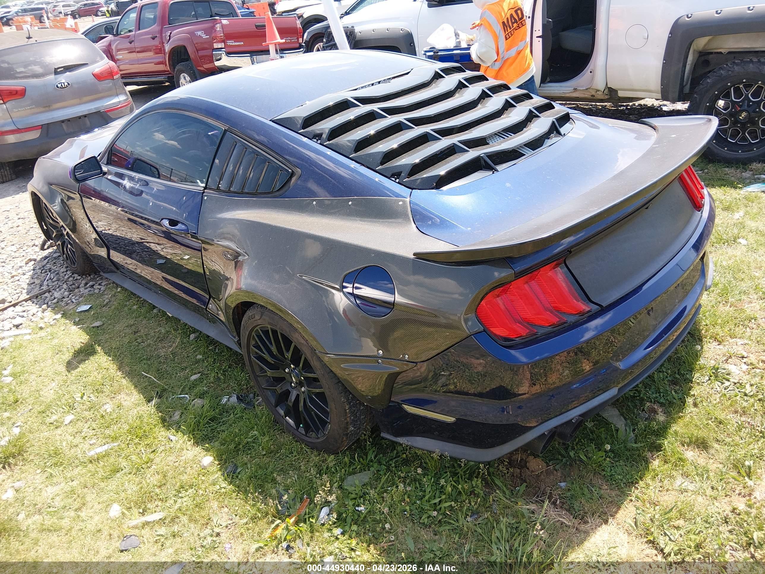 FORD MUSTANG image 3