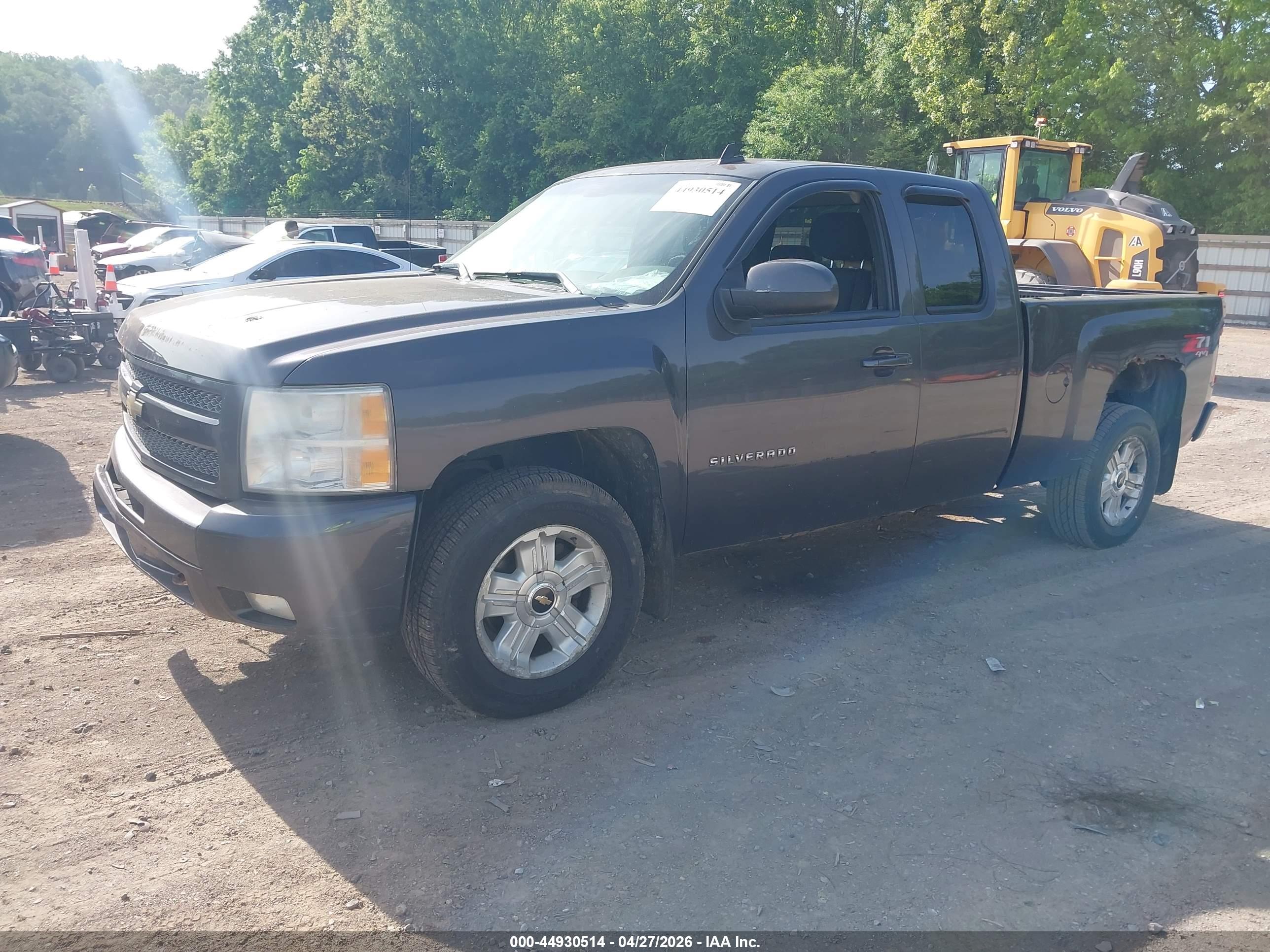 CHEVROLET SILVERADO image 2