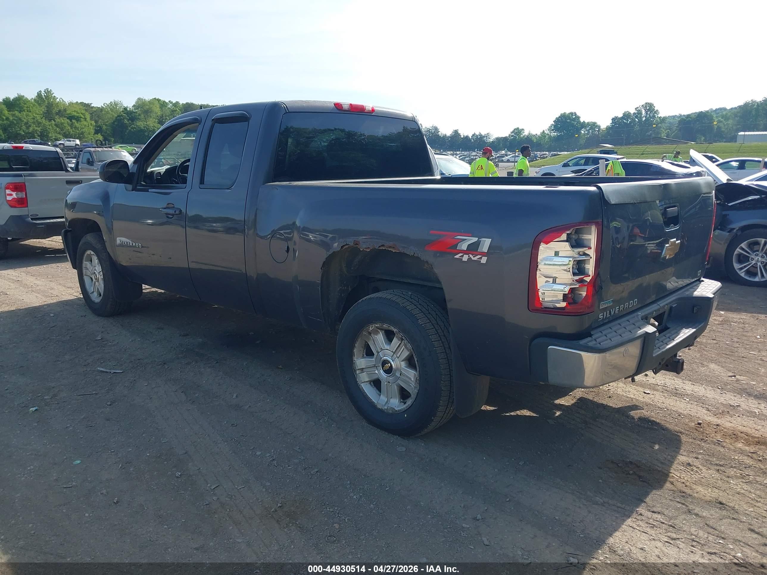 CHEVROLET SILVERADO image 3