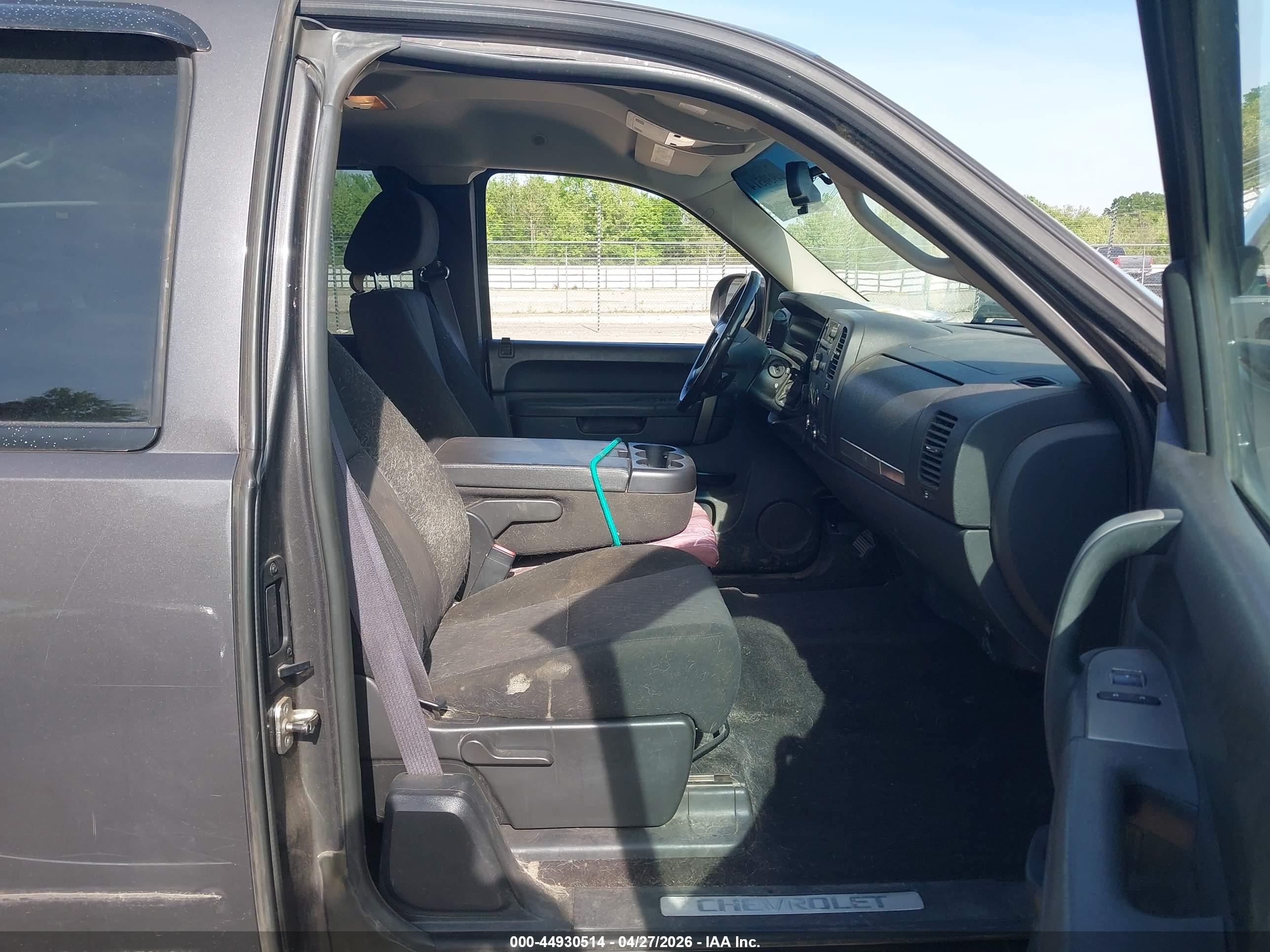 CHEVROLET SILVERADO image 5