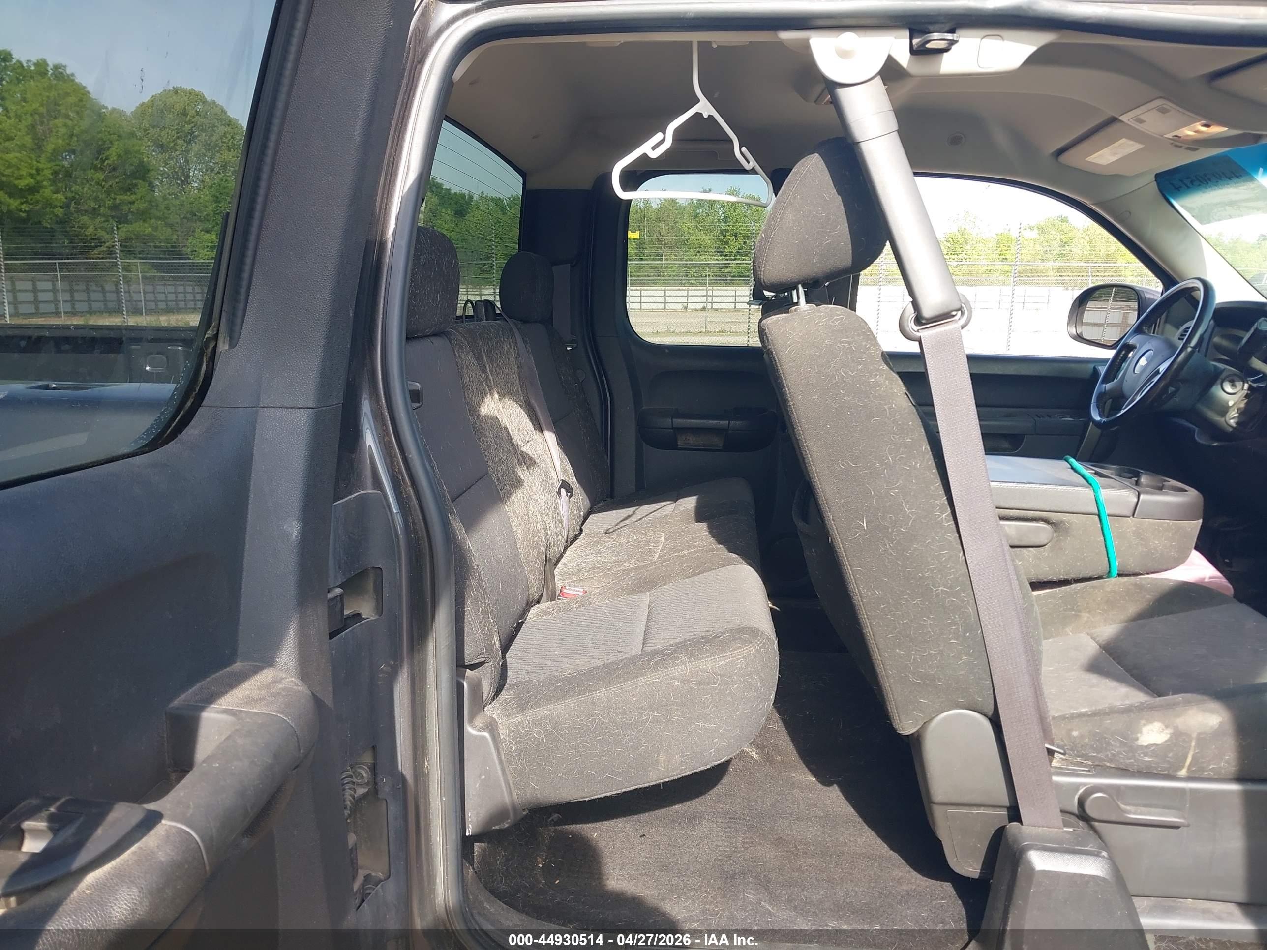 CHEVROLET SILVERADO image 8