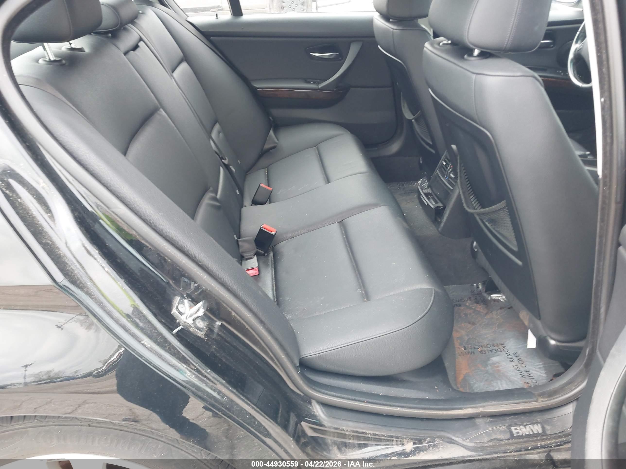 BMW 328XI image 8
