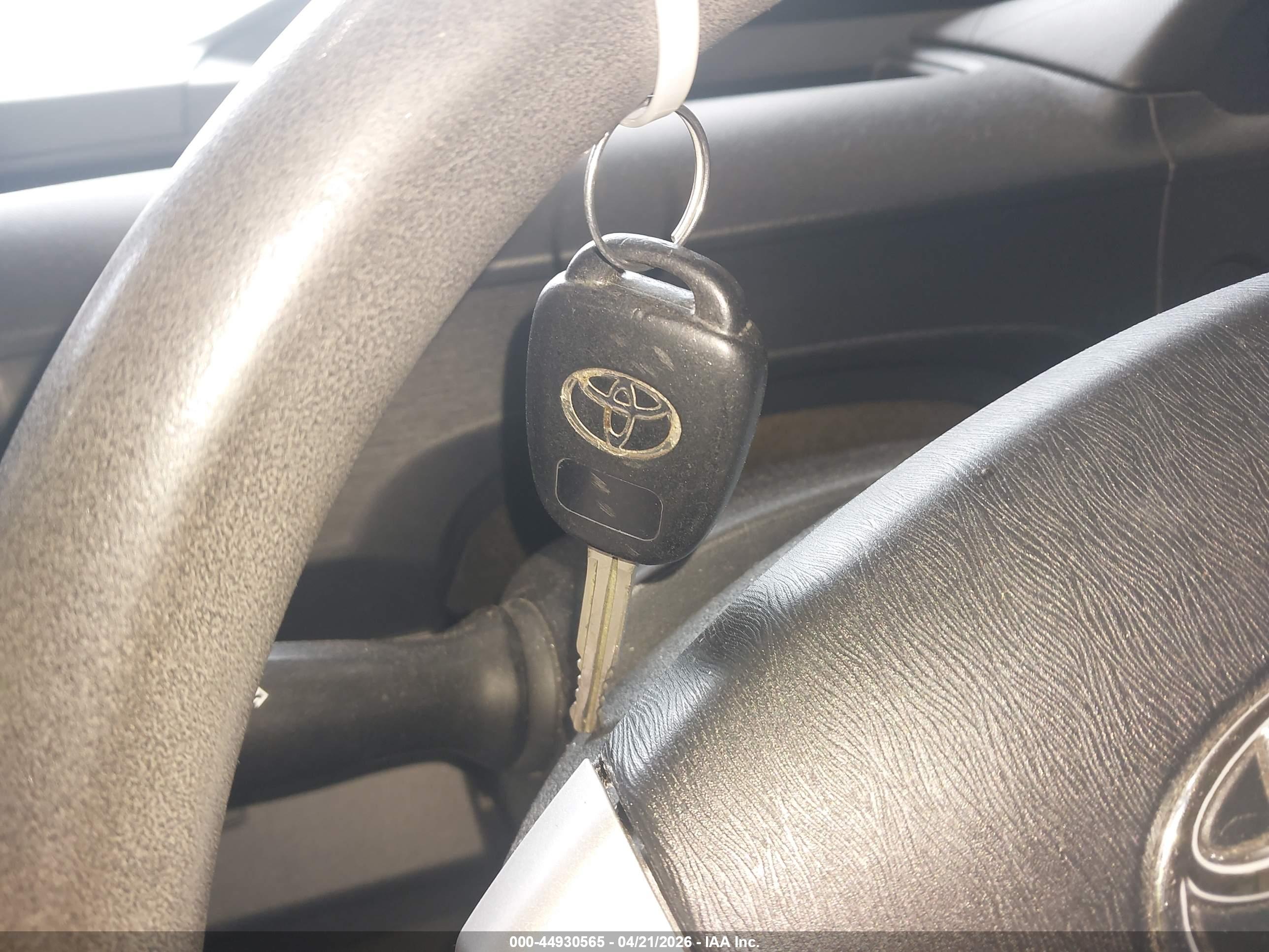 TOYOTA PRIUS image 11
