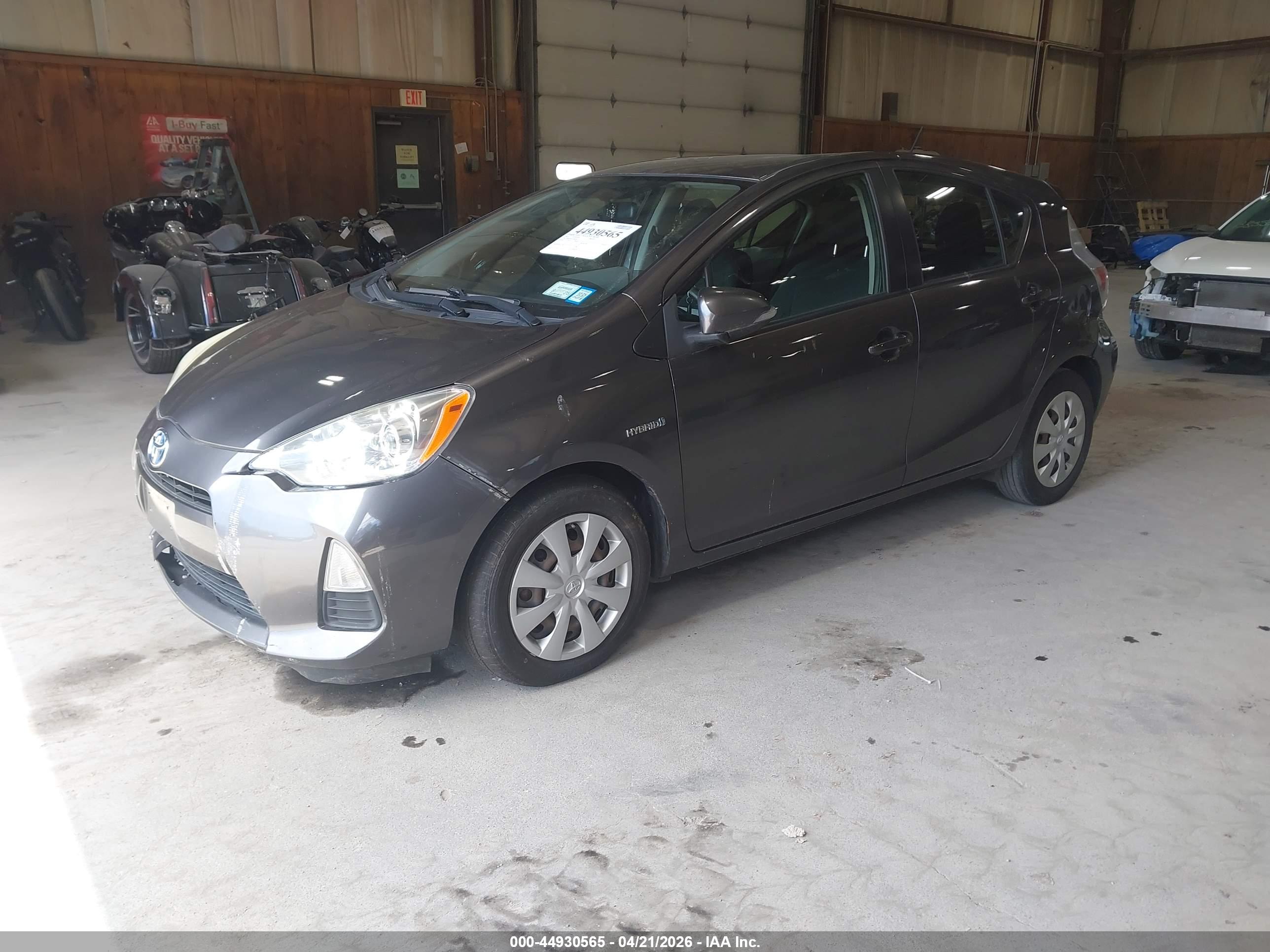 TOYOTA PRIUS image 2