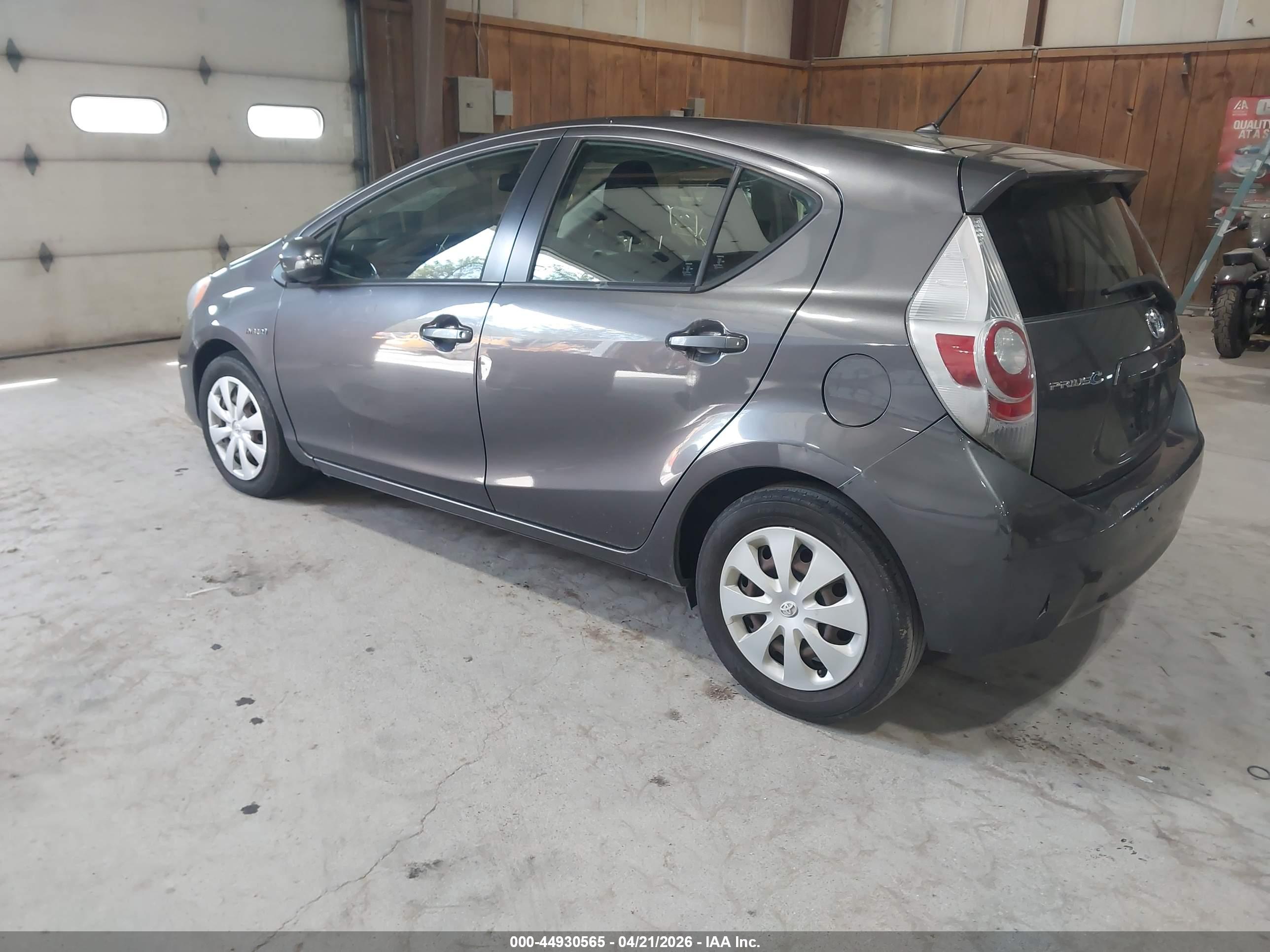 TOYOTA PRIUS image 3