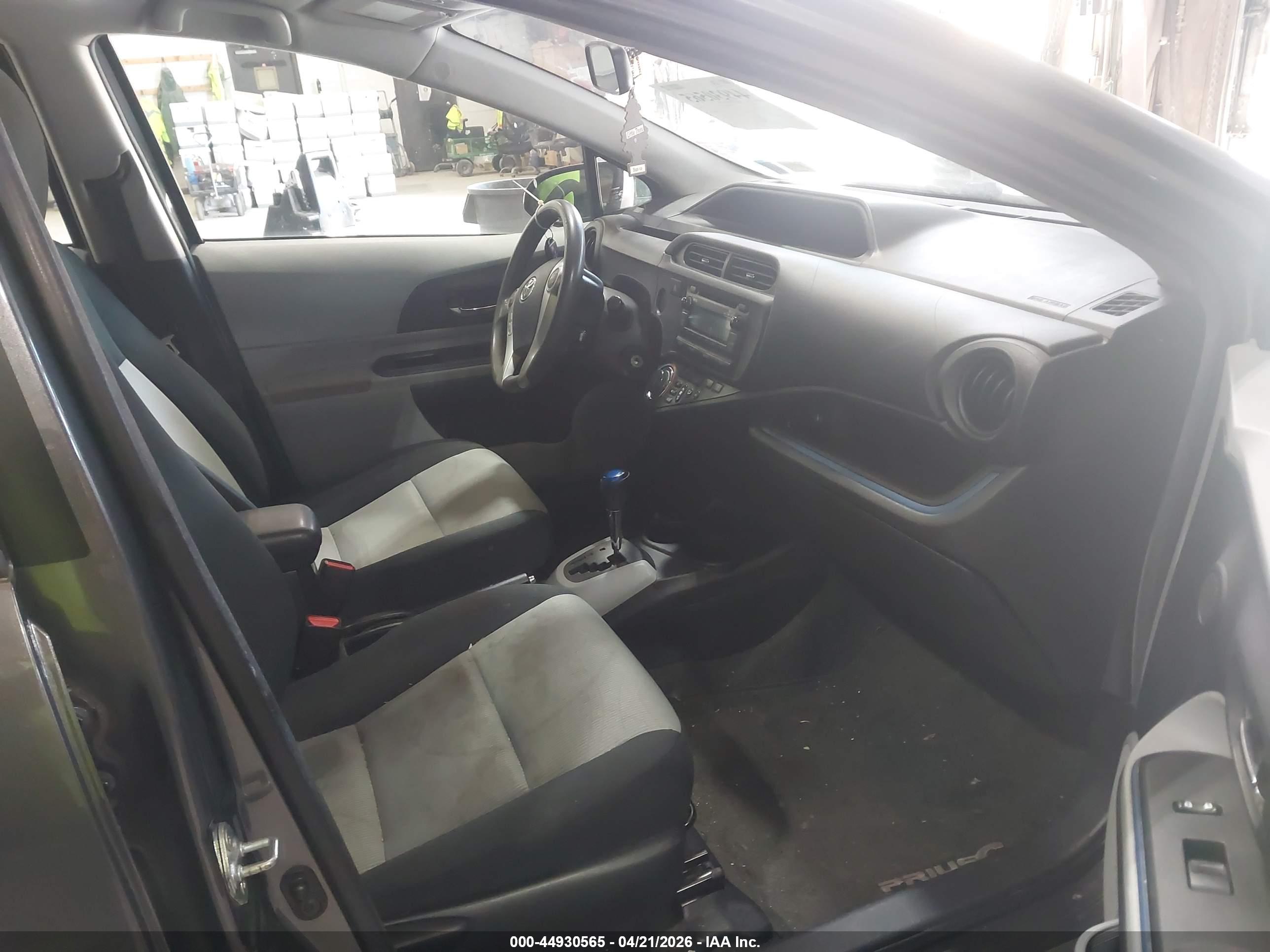 TOYOTA PRIUS image 5