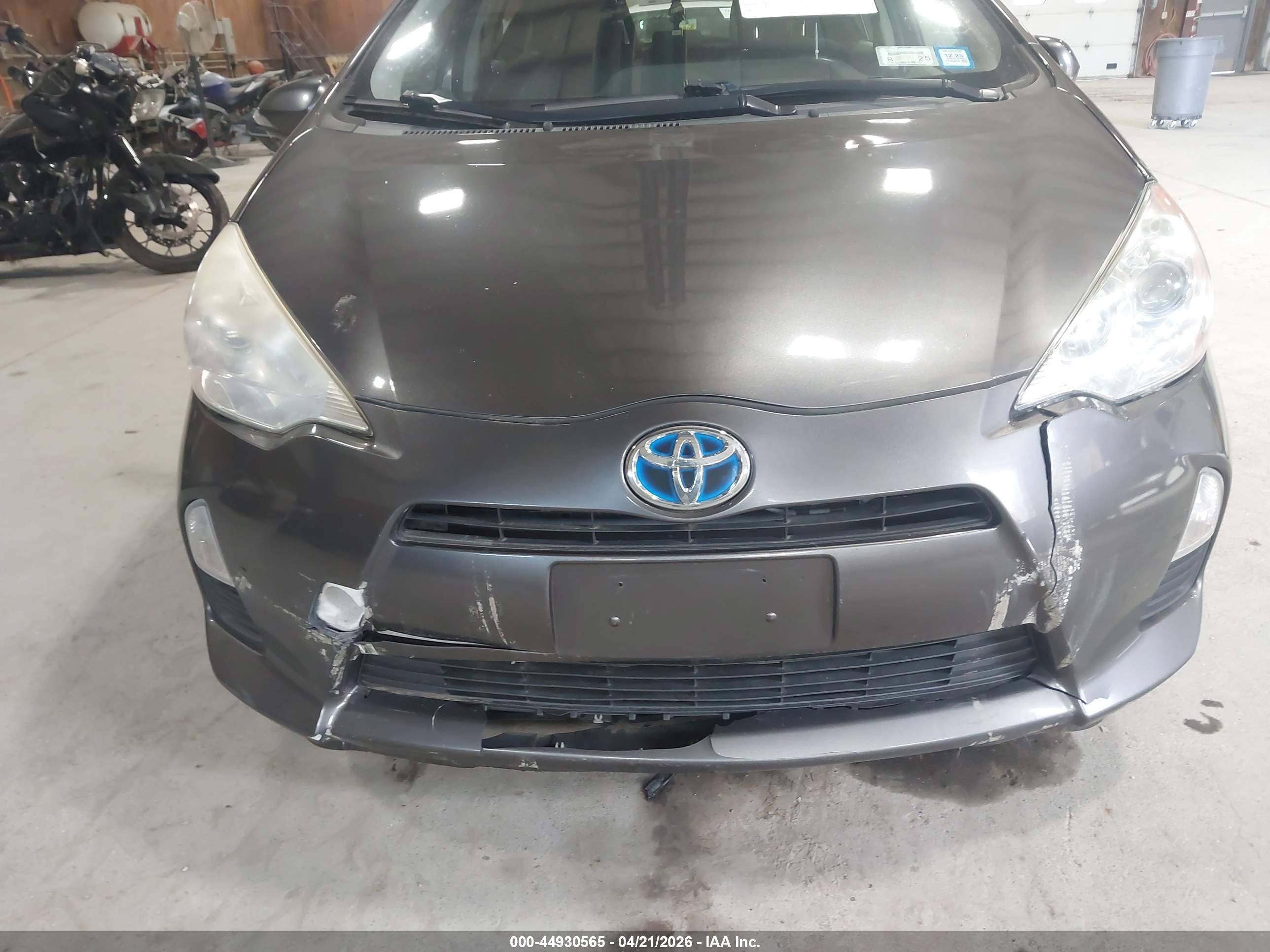 TOYOTA PRIUS image 6
