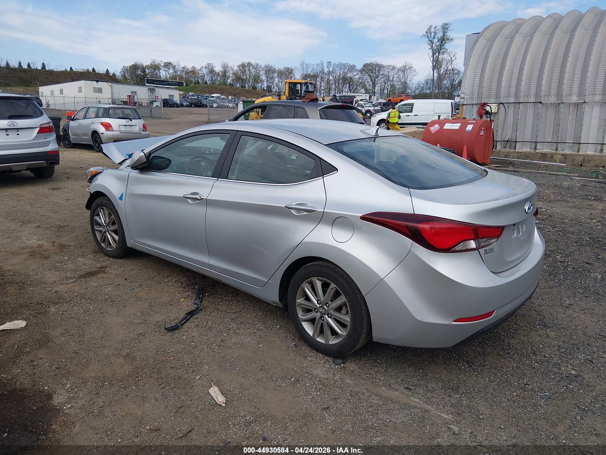 HYUNDAI ELANTRA image 3