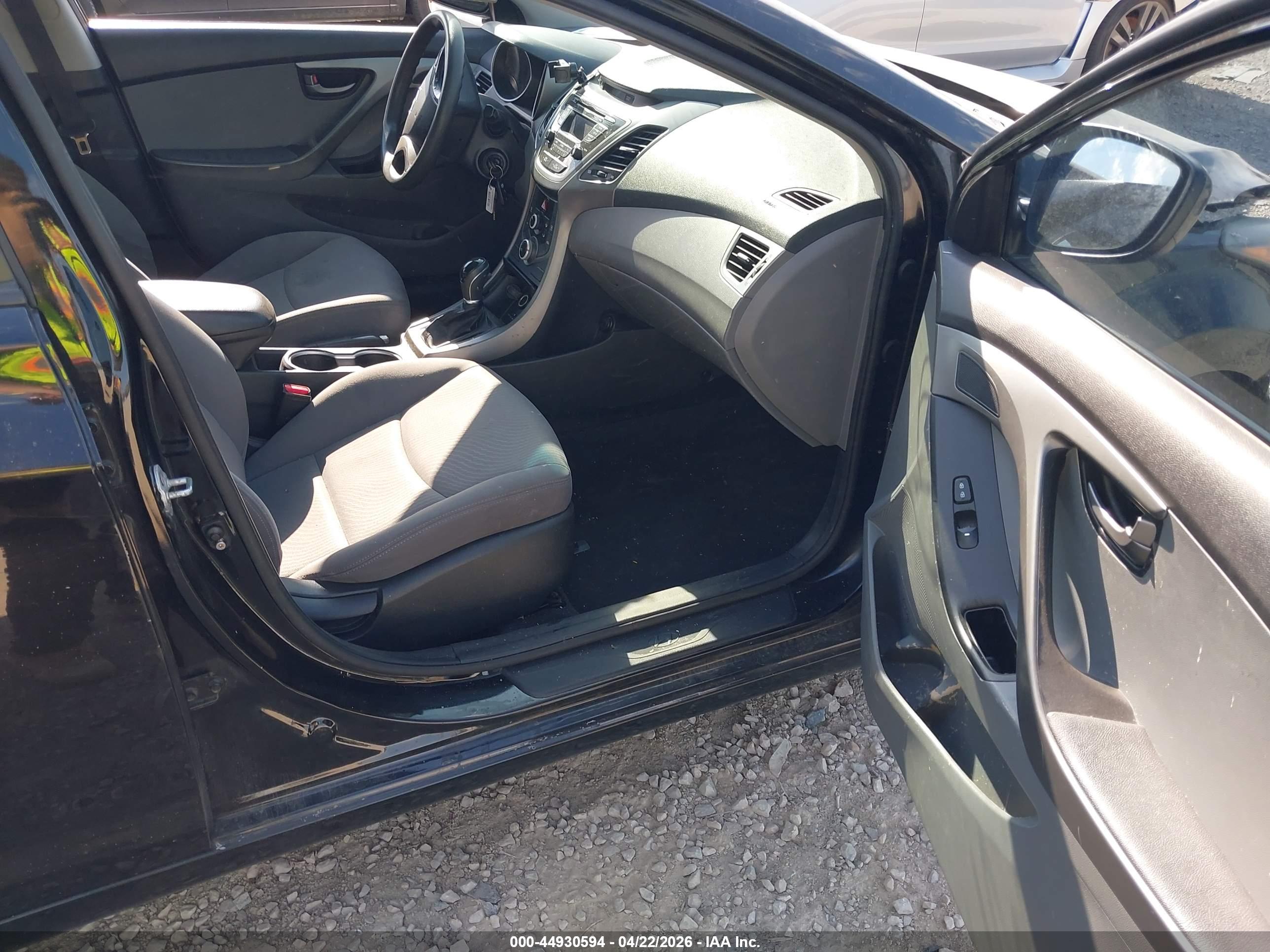HYUNDAI ELANTRA image 5