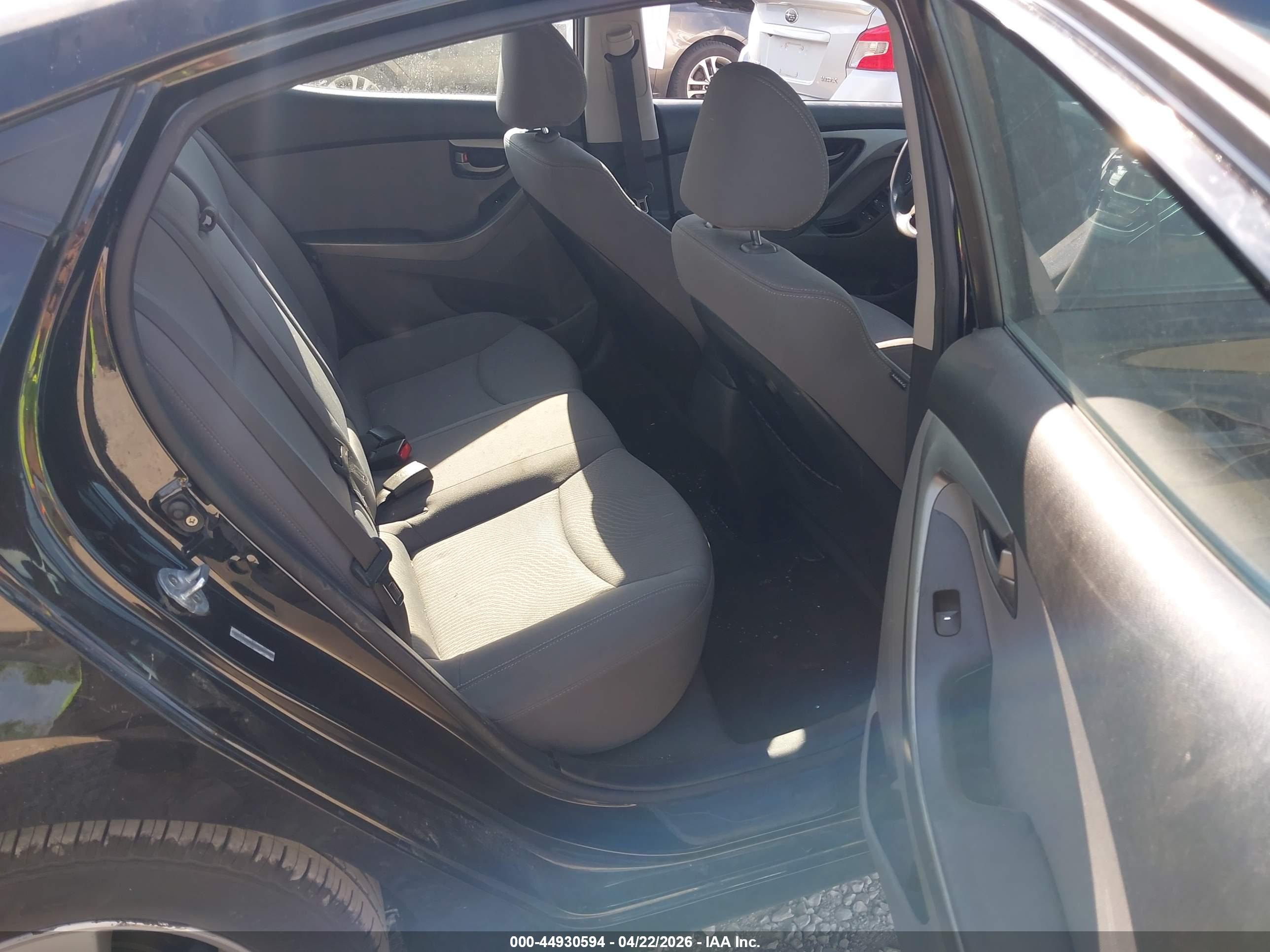 HYUNDAI ELANTRA image 8