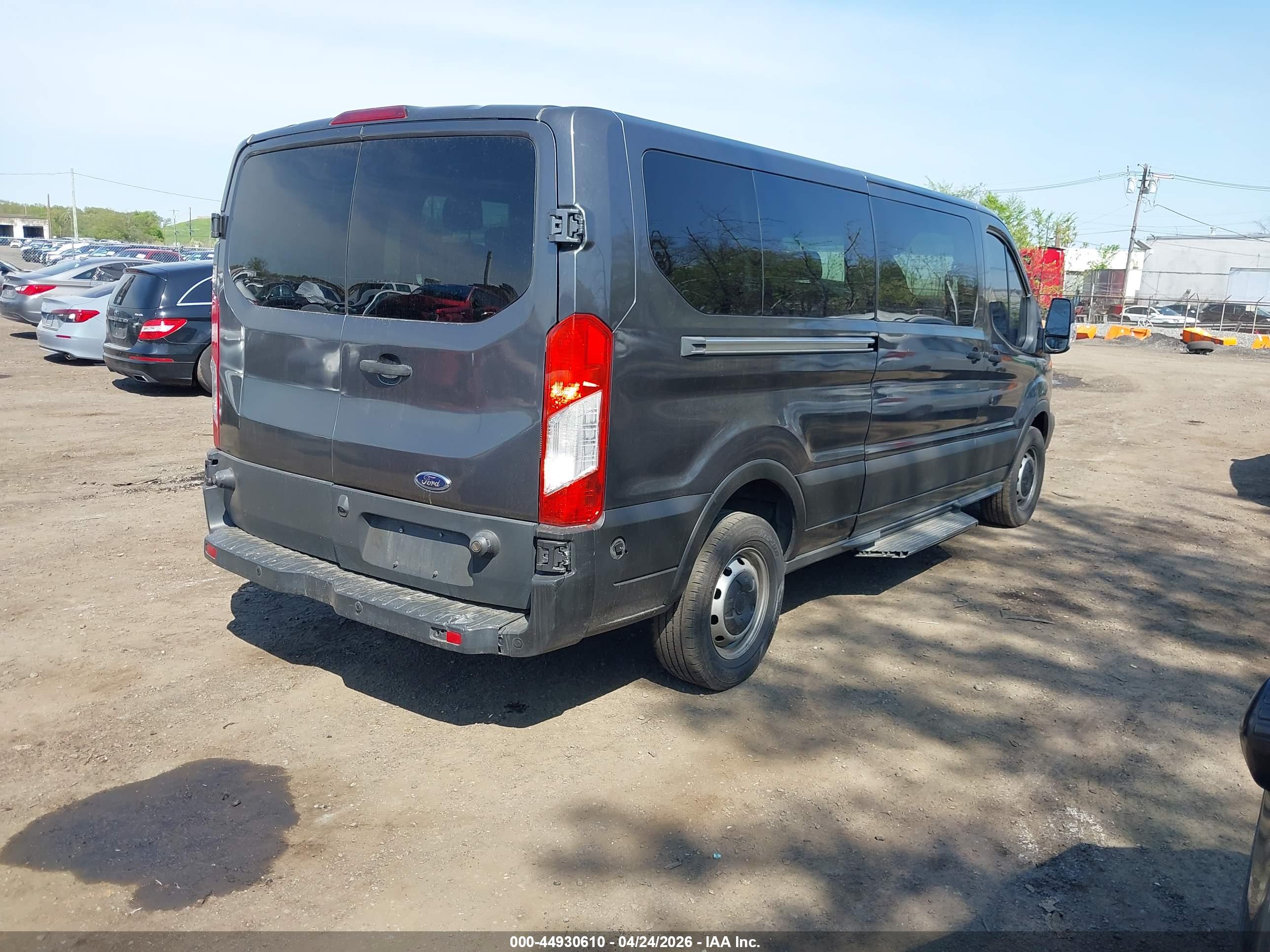 FORD TRANSIT-350 image 4