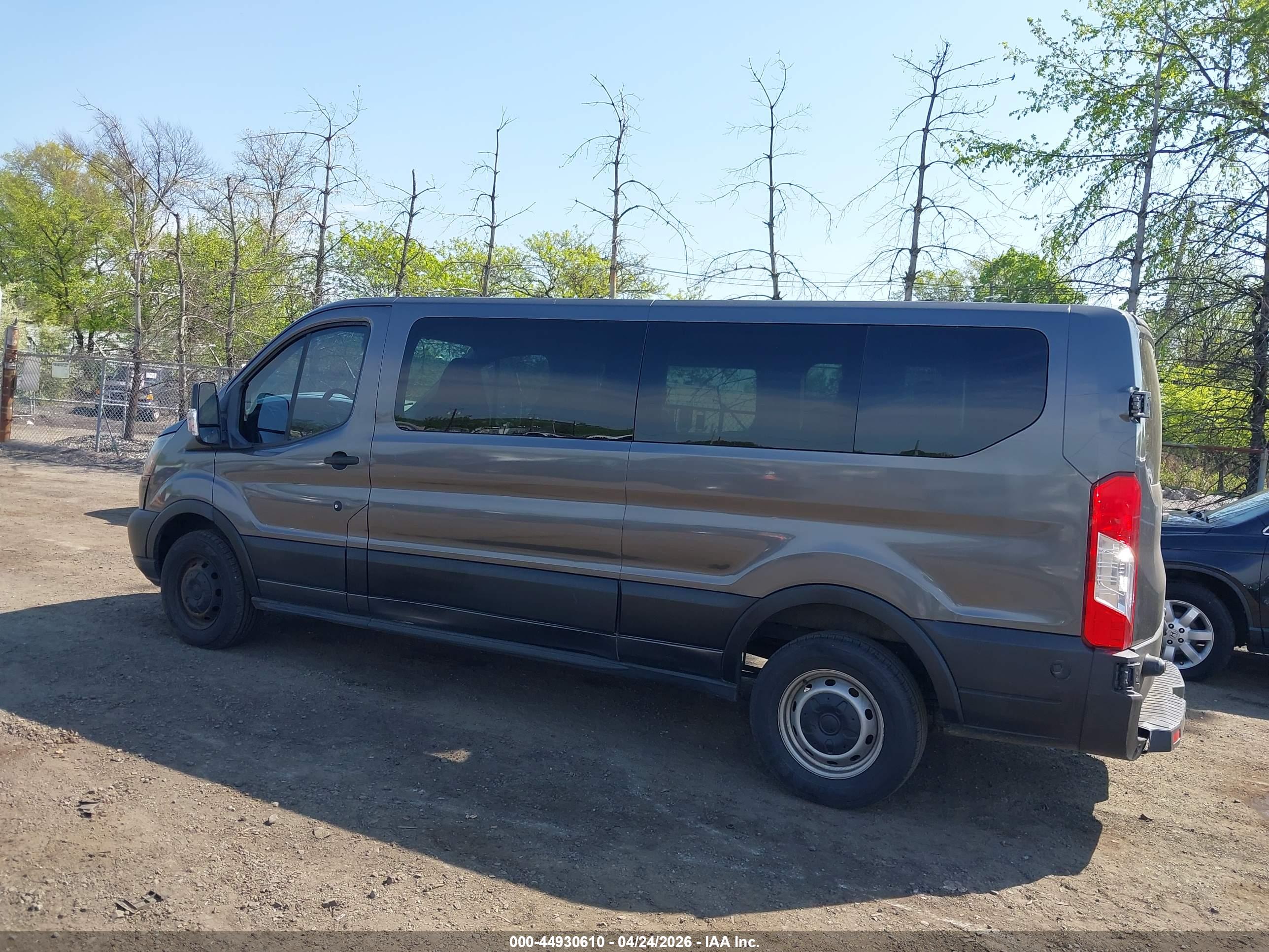 FORD TRANSIT-350 image 6