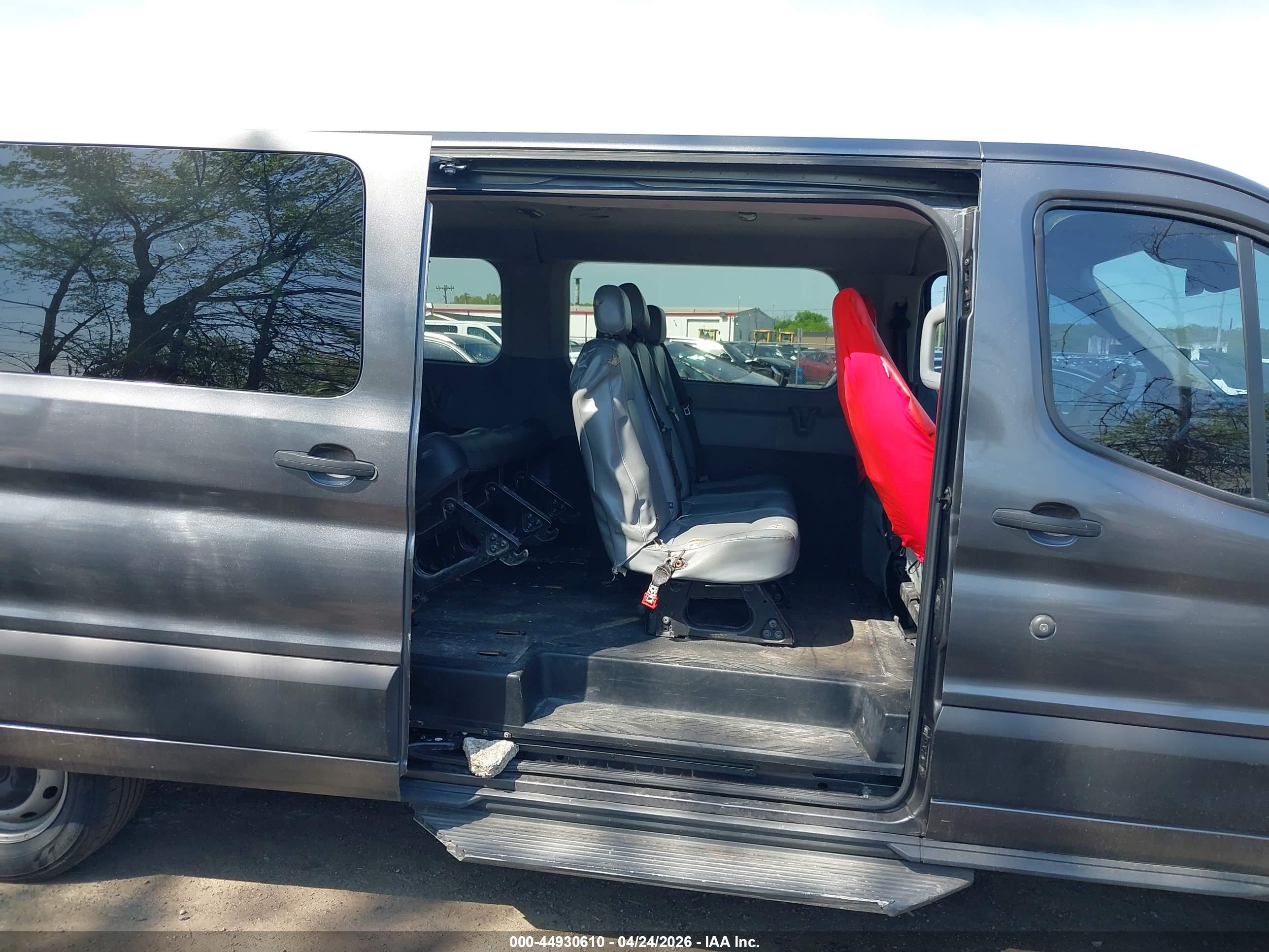FORD TRANSIT-350 image 8