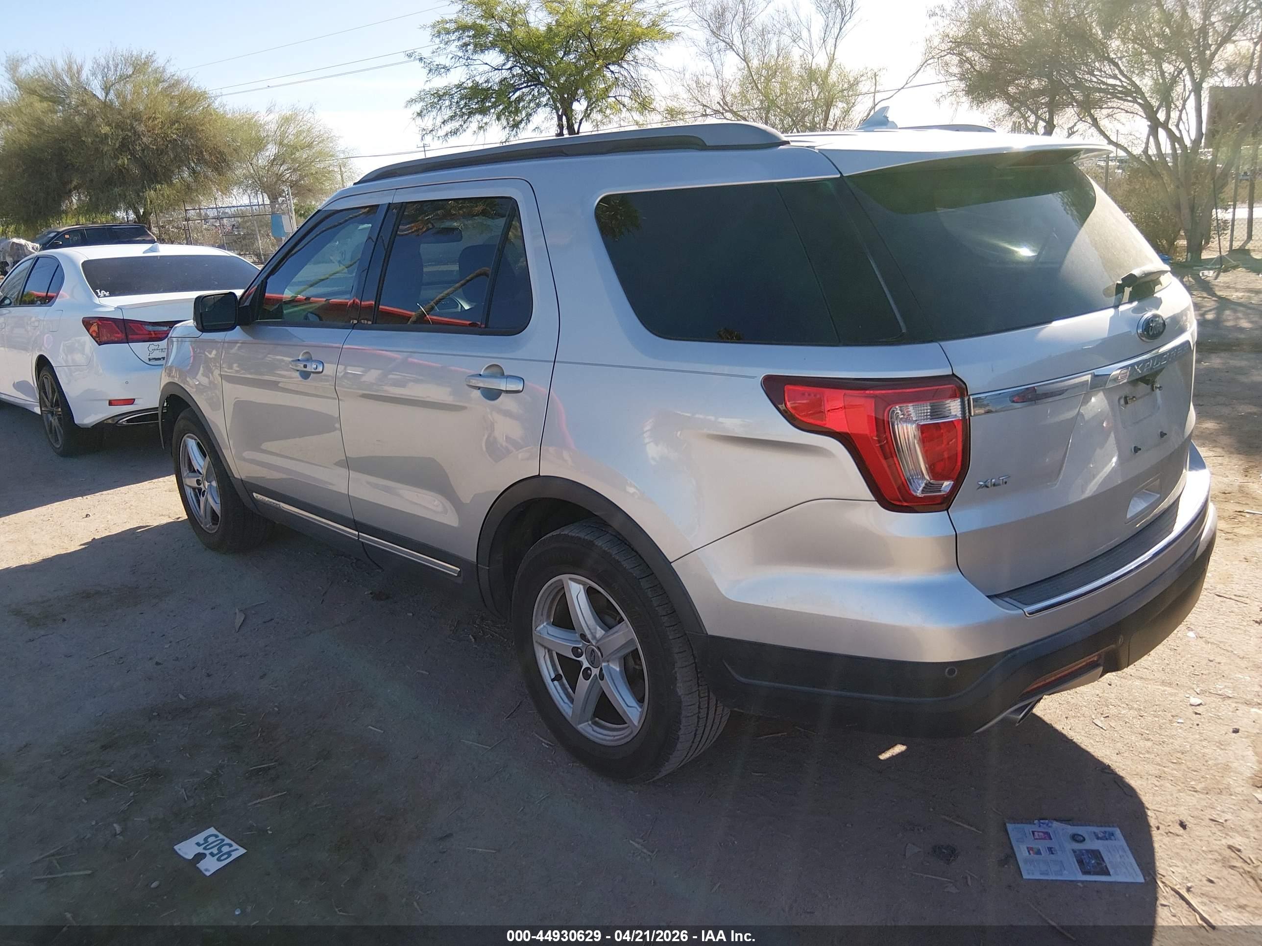 FORD EXPLORER image 3