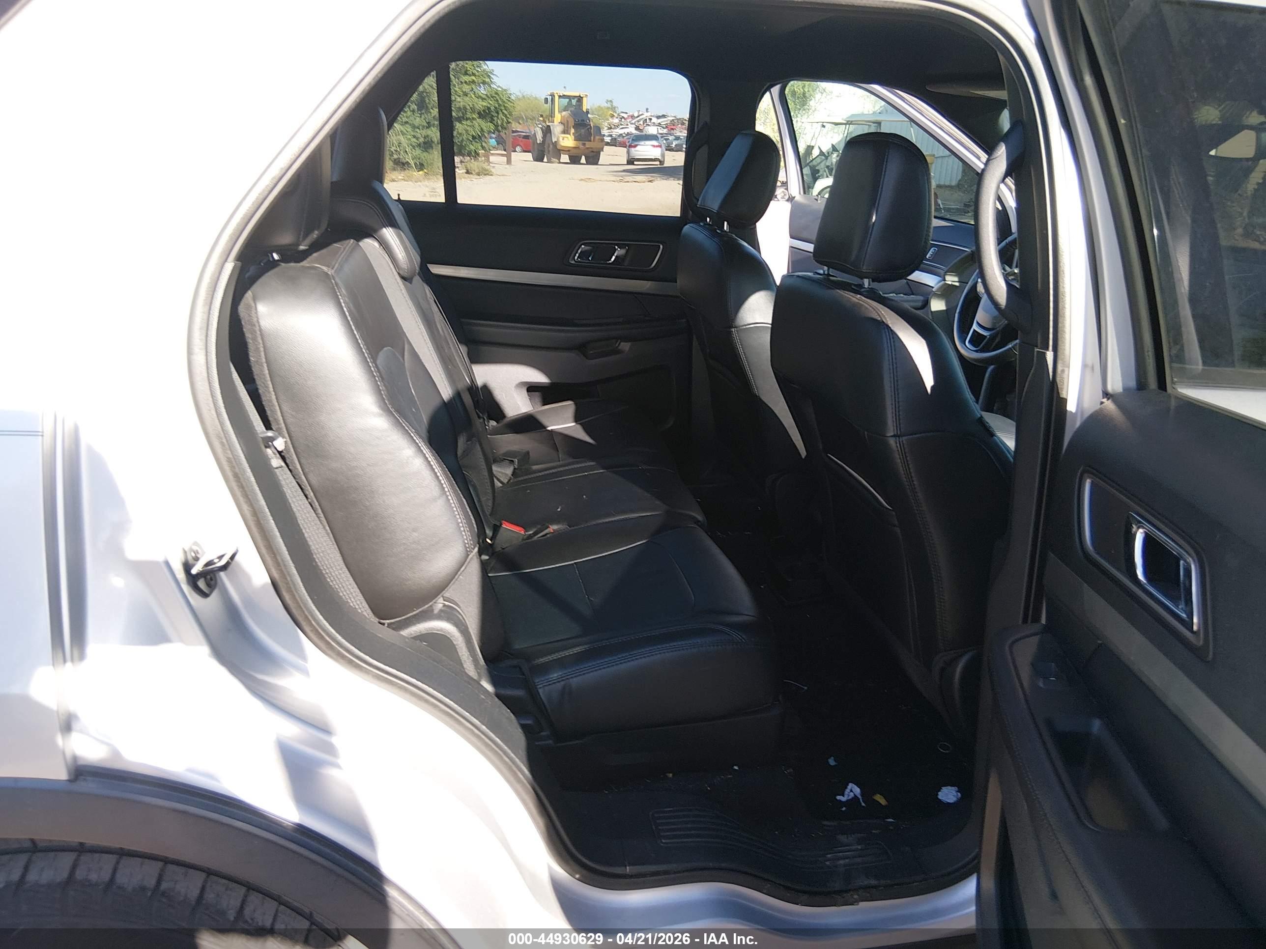 FORD EXPLORER image 8