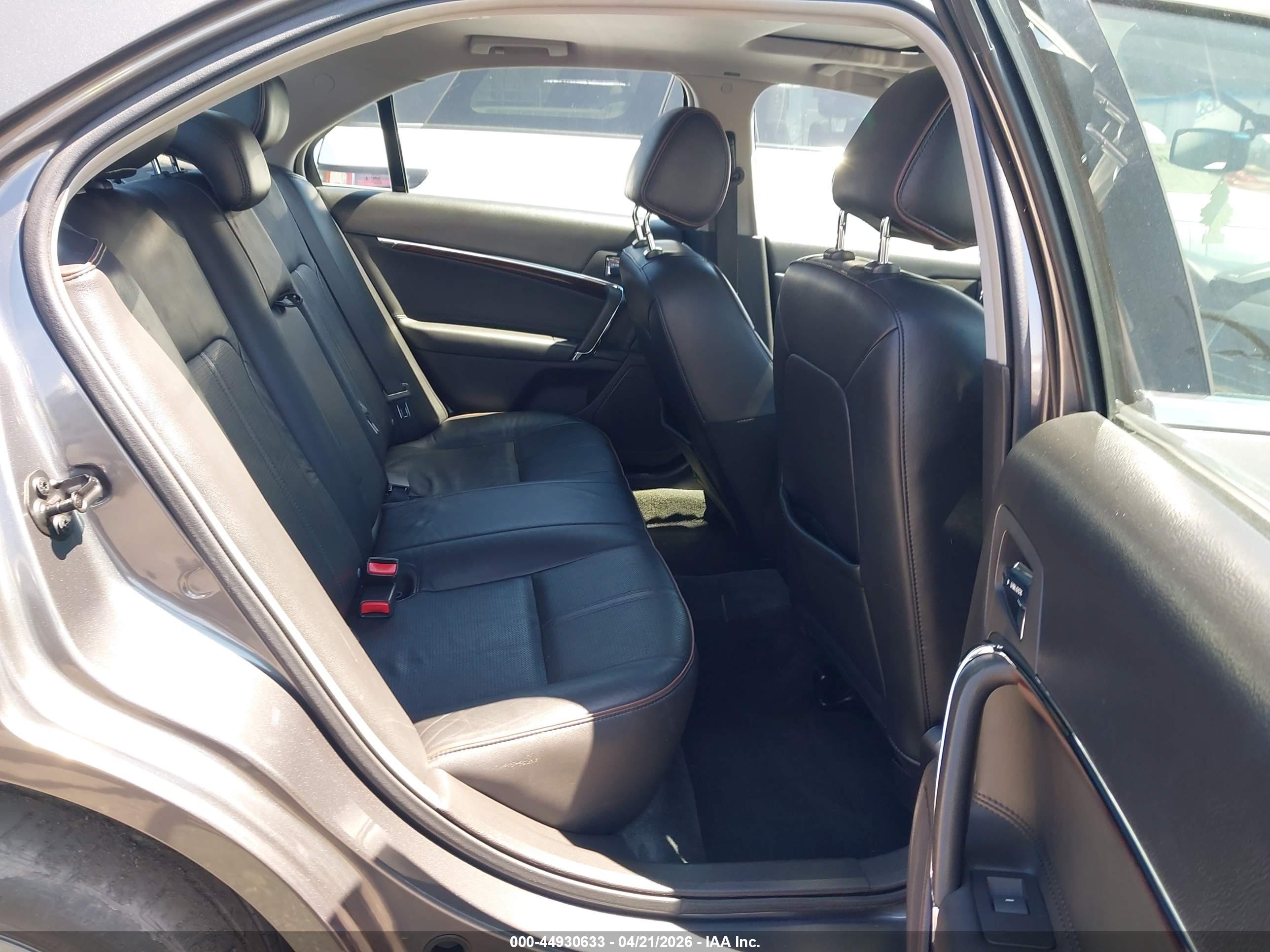 LINCOLN MKZ image 8
