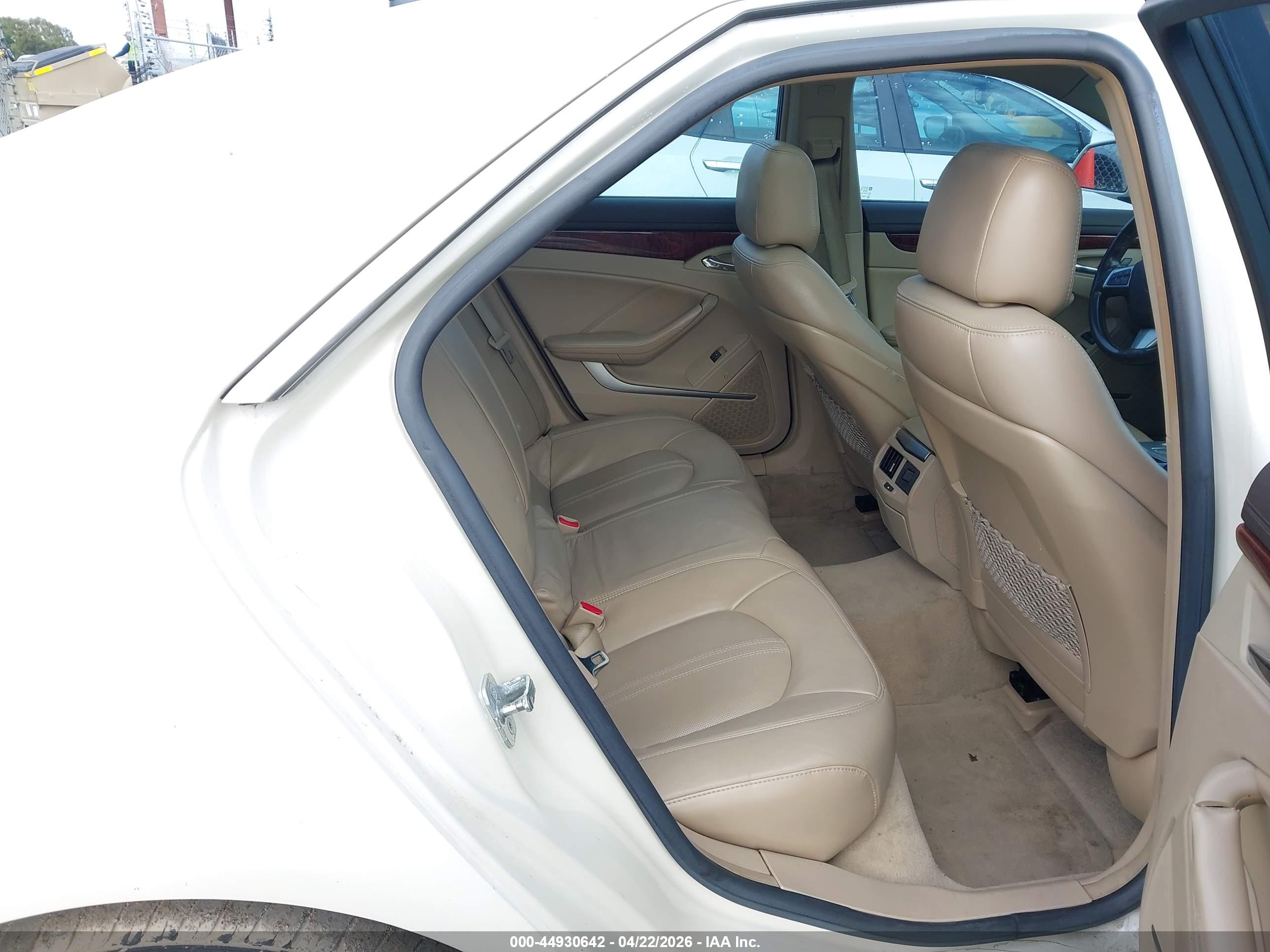 CADILLAC CTS image 8