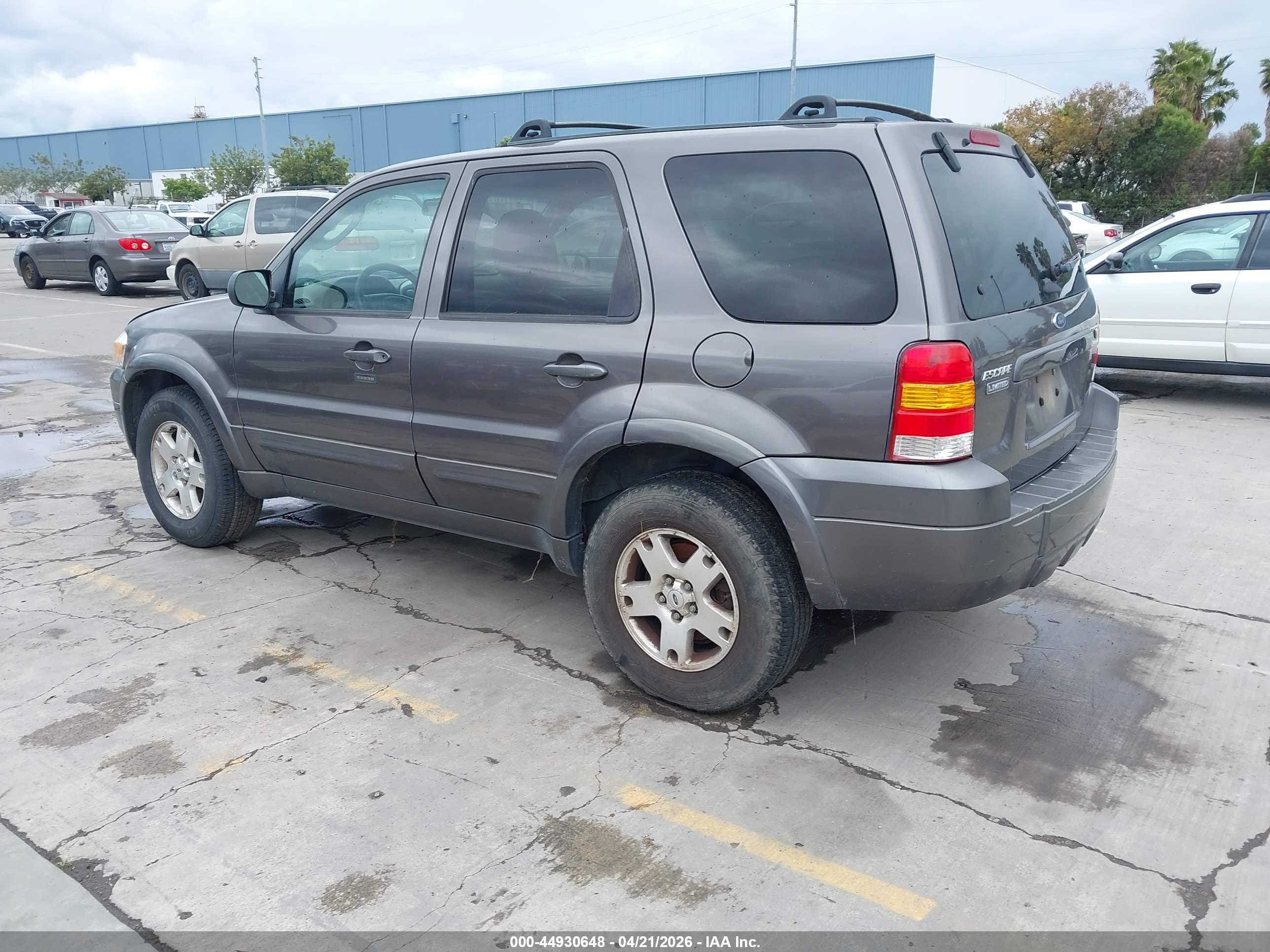 FORD ESCAPE image 3