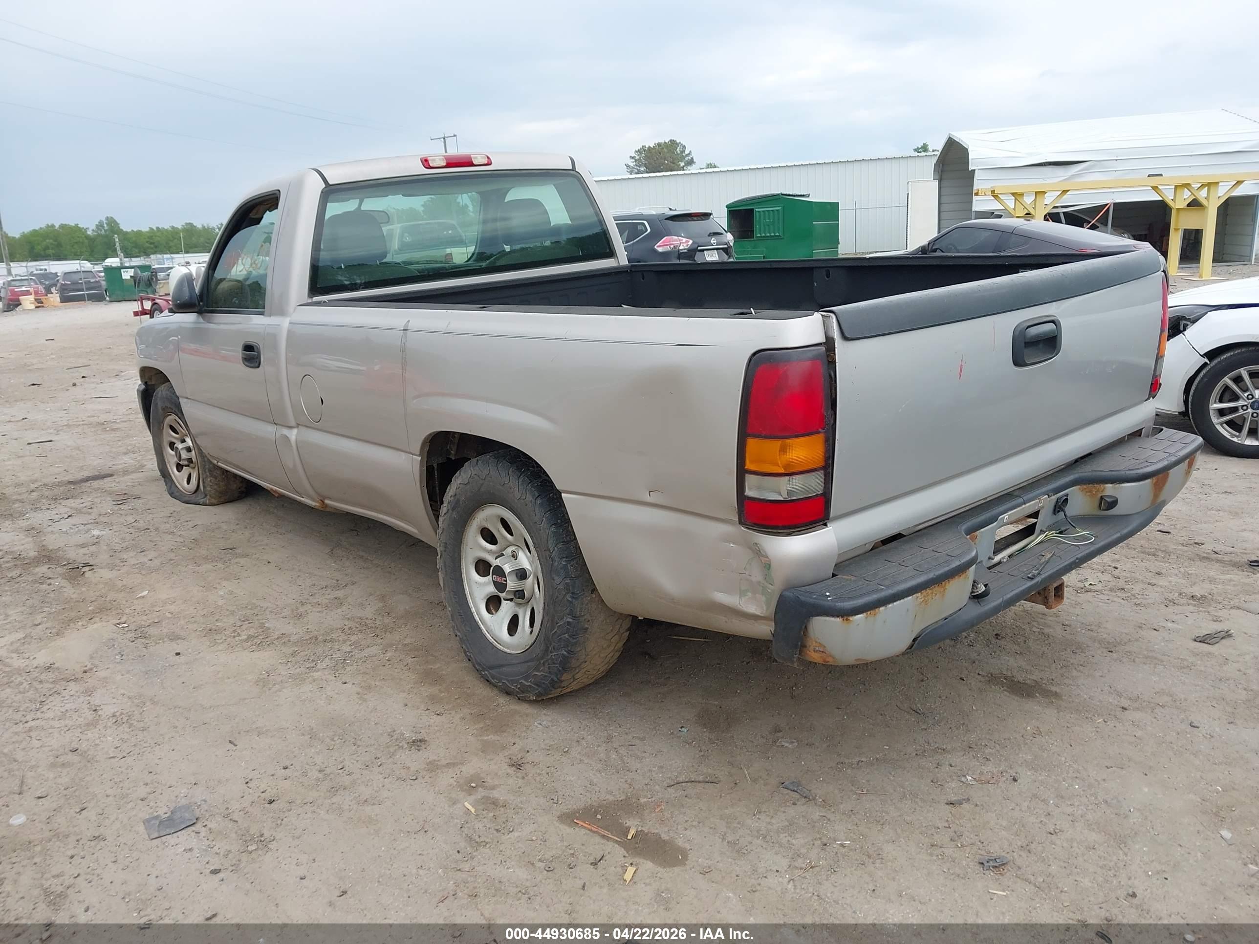 GMC SIERRA image 3