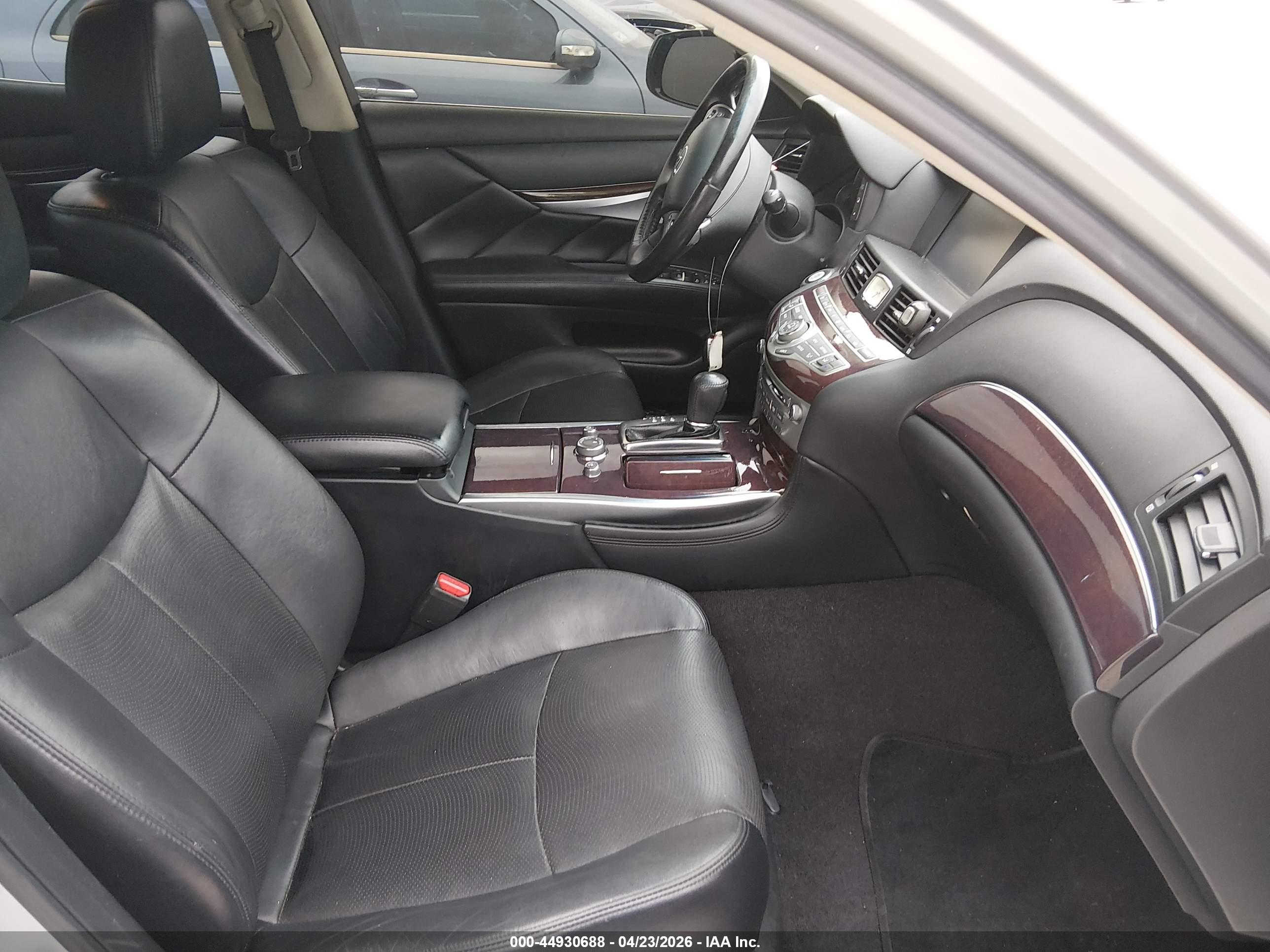 INFINITI Q70 image 5