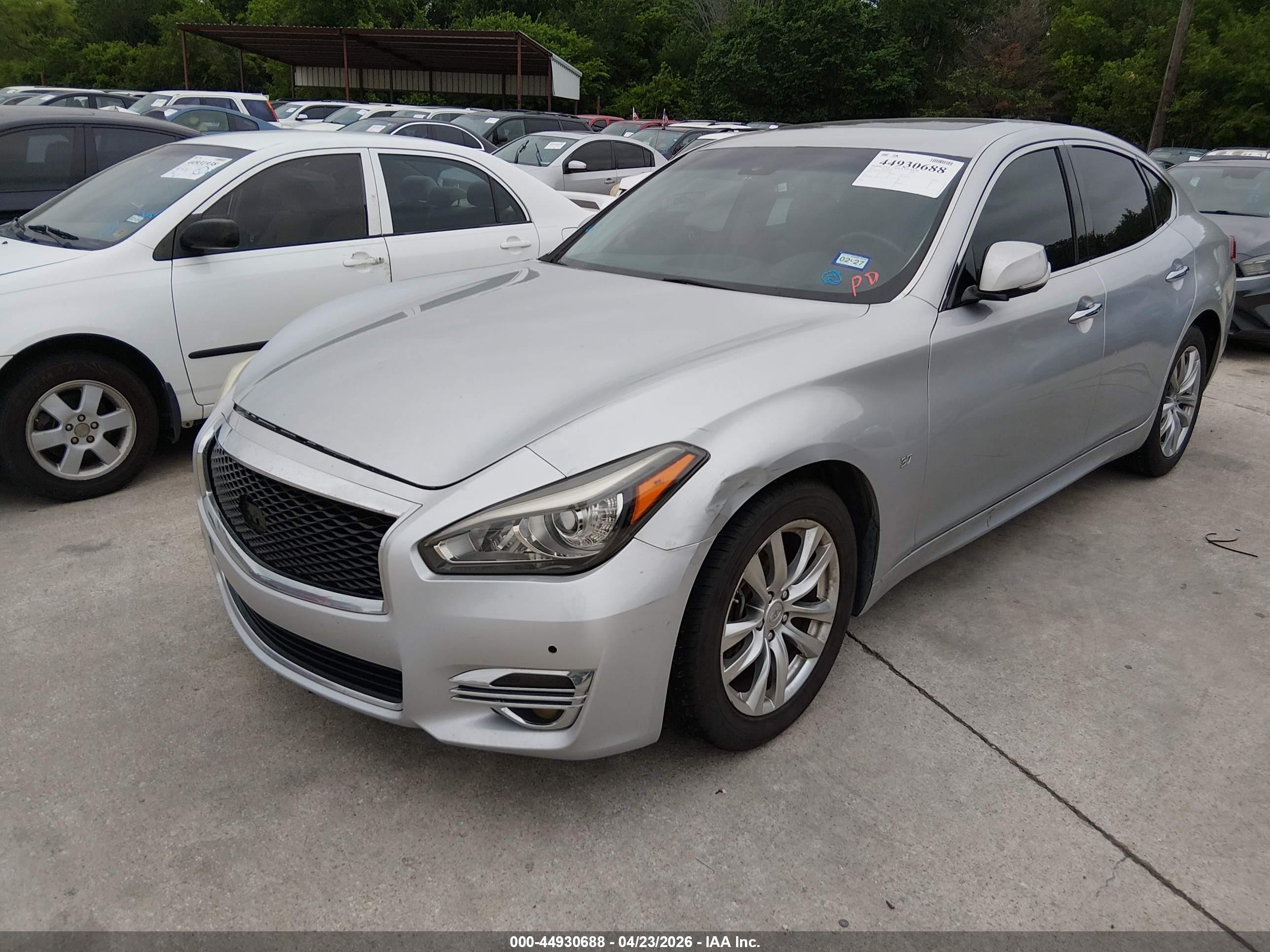 INFINITI Q70 image 6