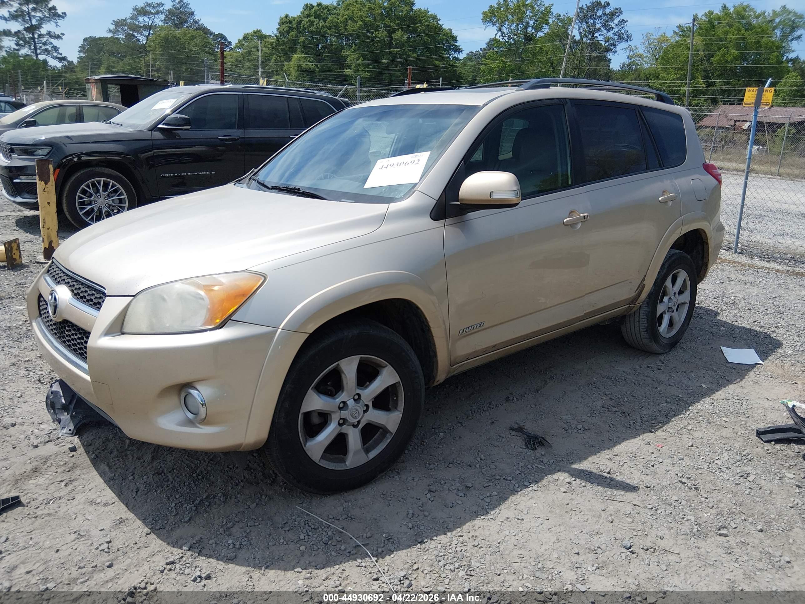 TOYOTA RAV4 image 2
