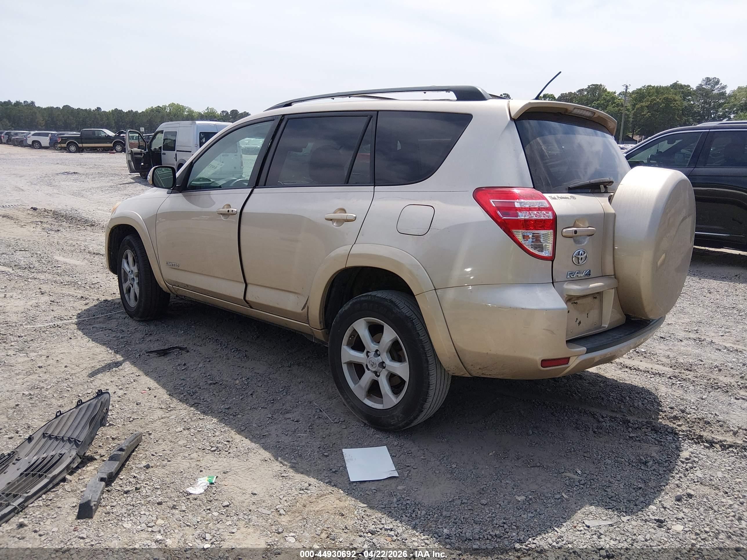 TOYOTA RAV4 image 3