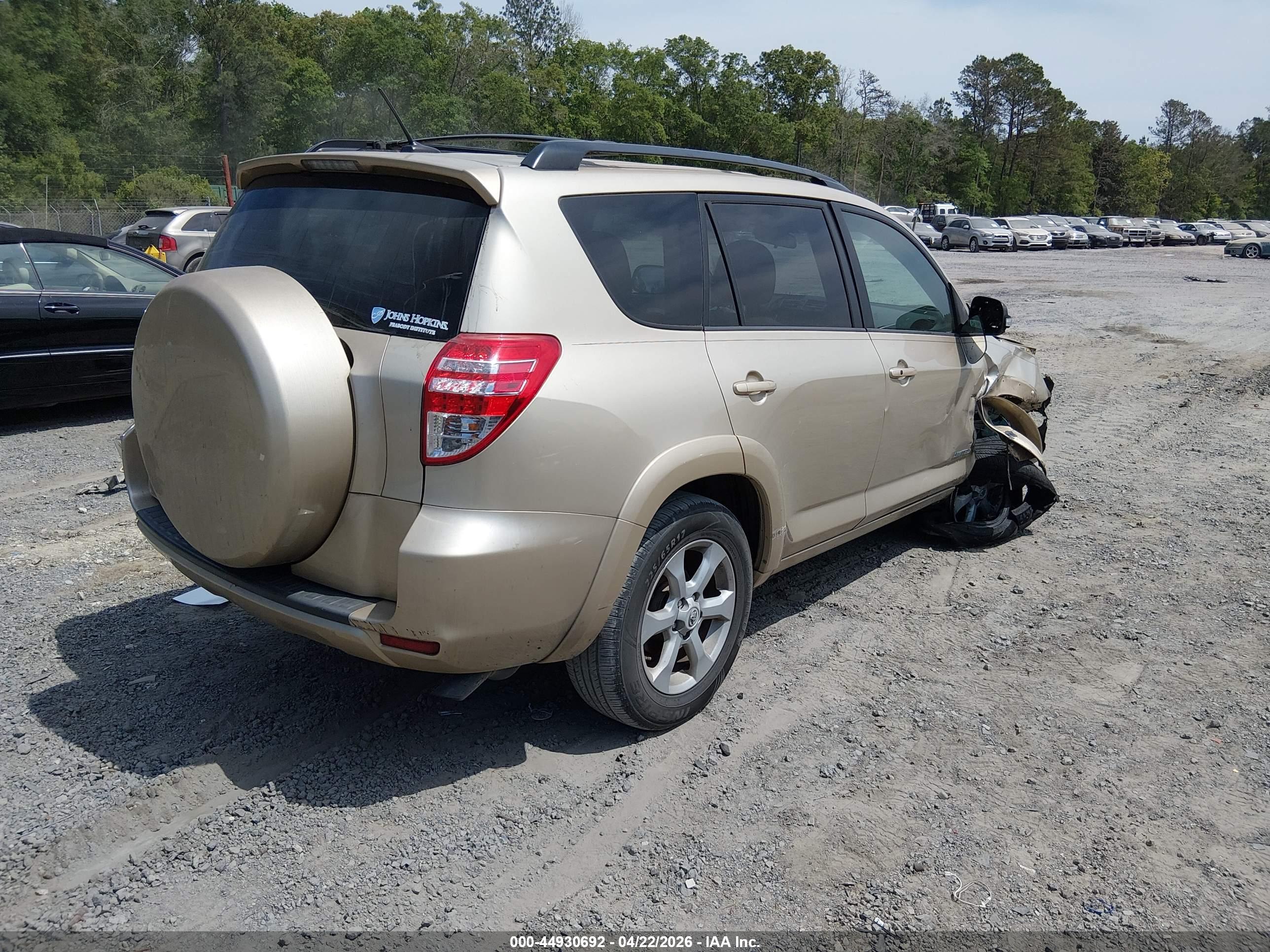 TOYOTA RAV4 image 4