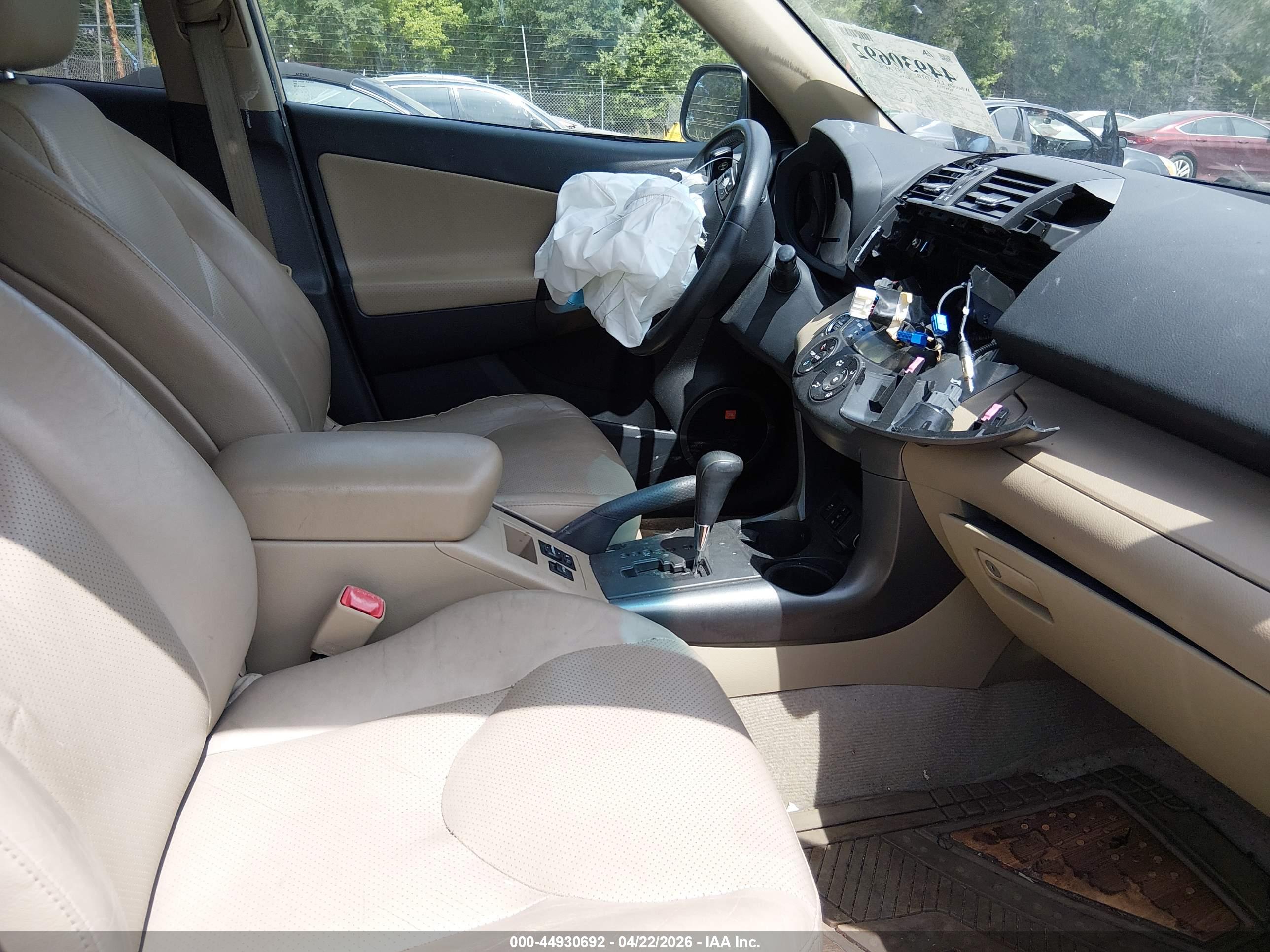 TOYOTA RAV4 image 5