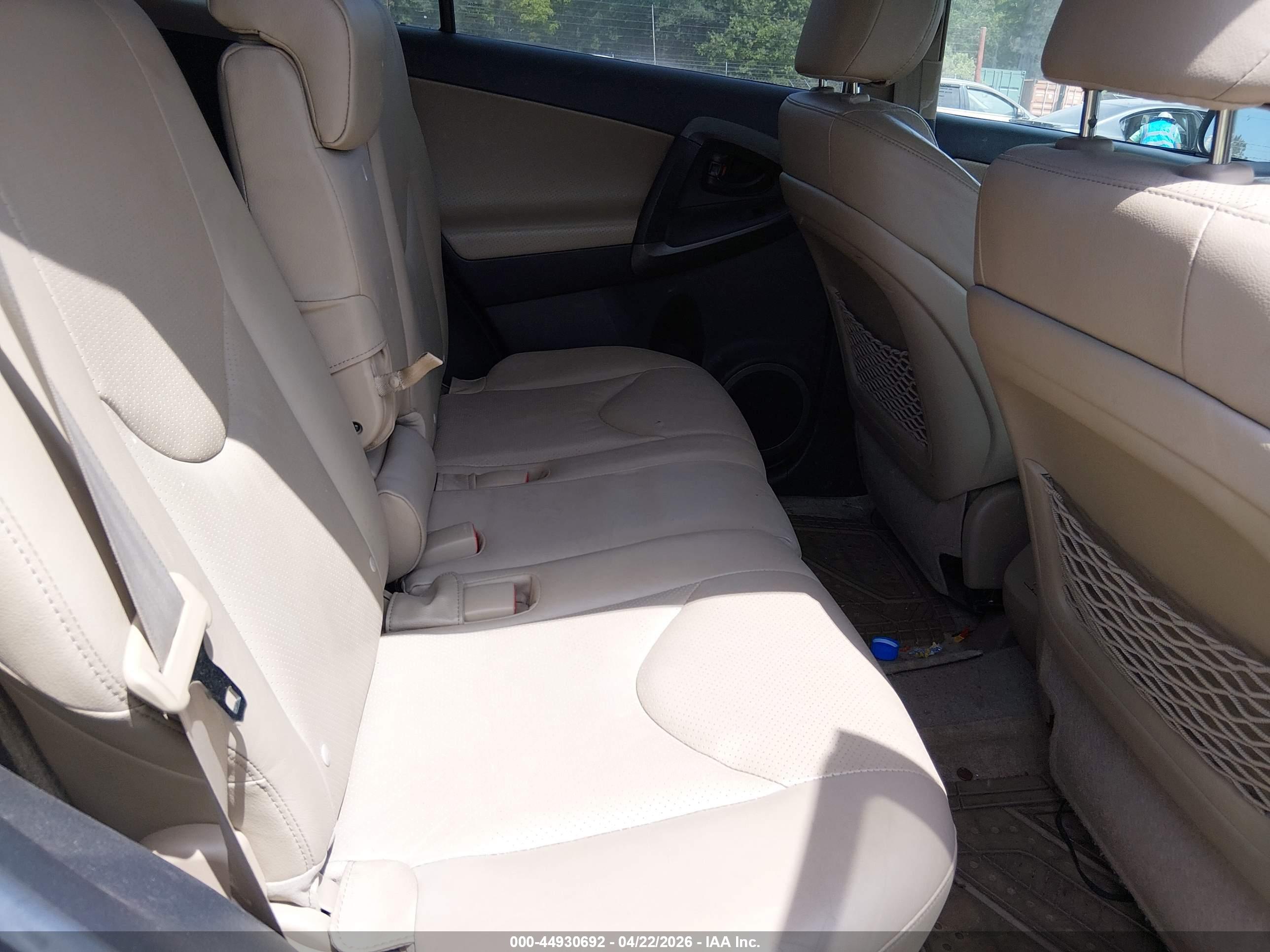 TOYOTA RAV4 image 8