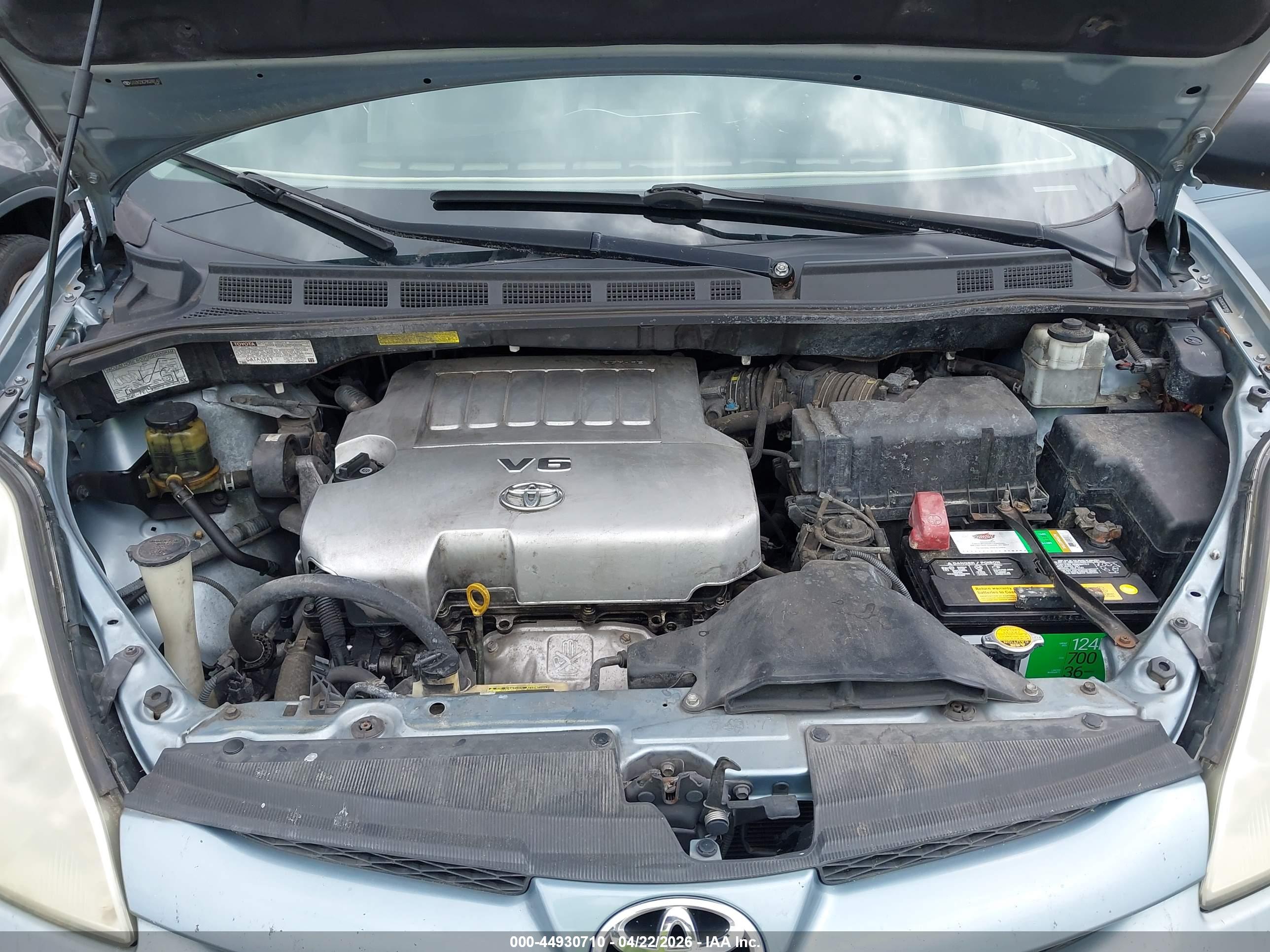 TOYOTA SIENNA image 10