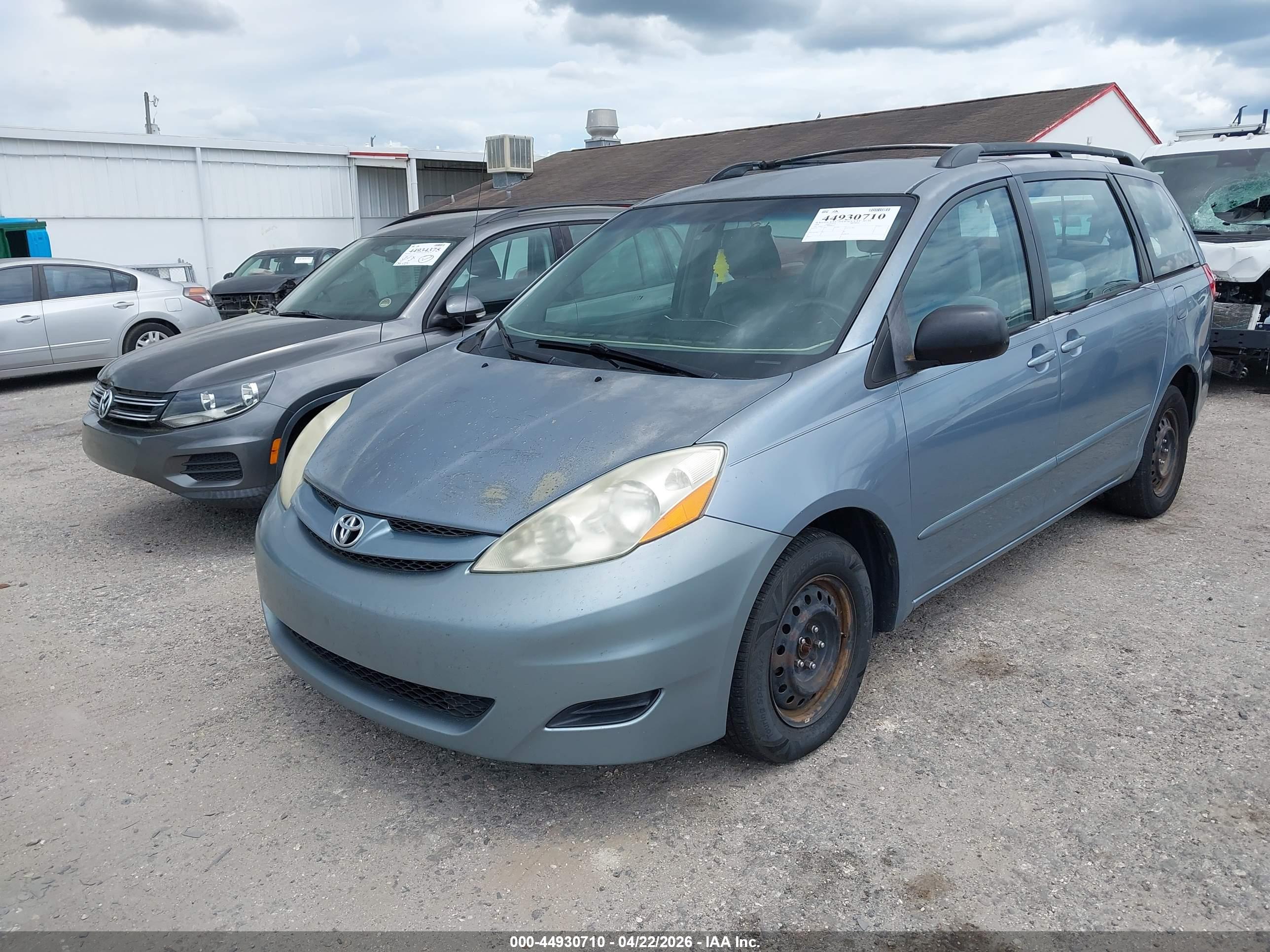 TOYOTA SIENNA image 6