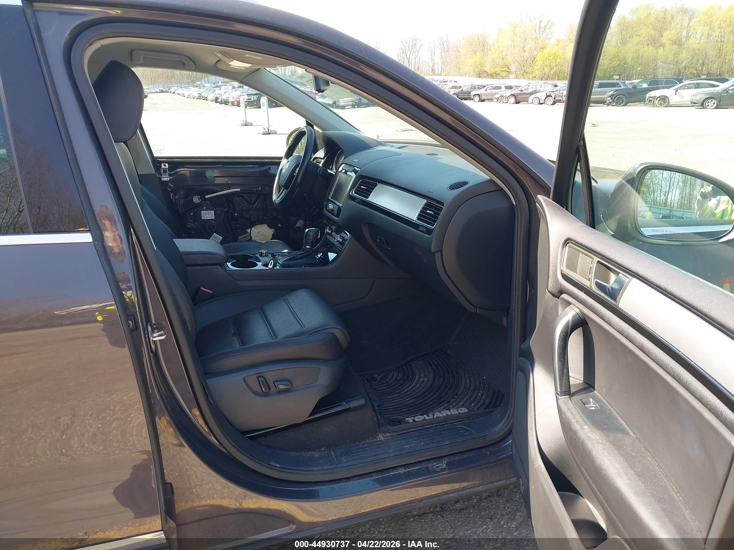 VOLKSWAGEN TOUAREG image 5