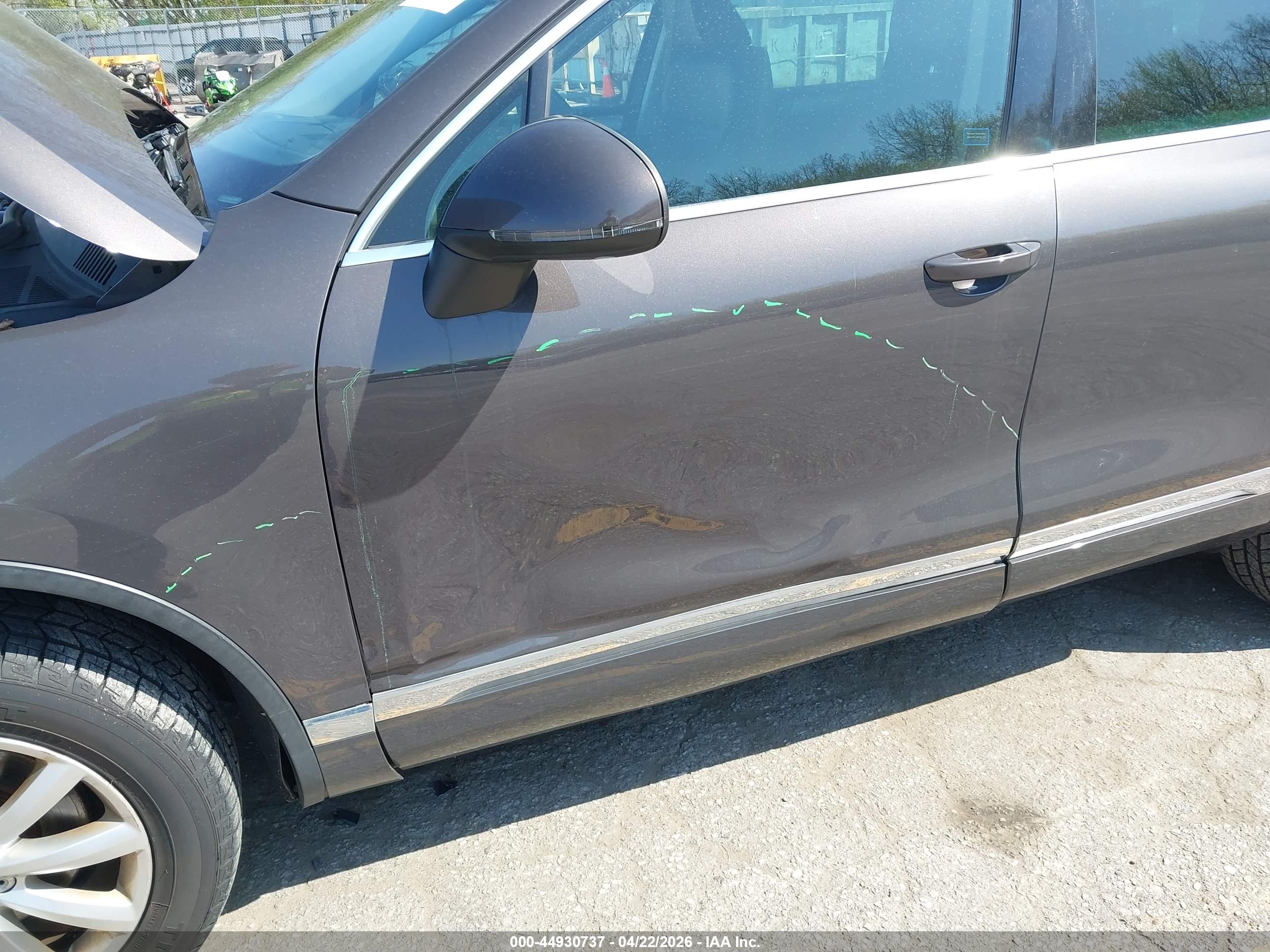 VOLKSWAGEN TOUAREG image 6