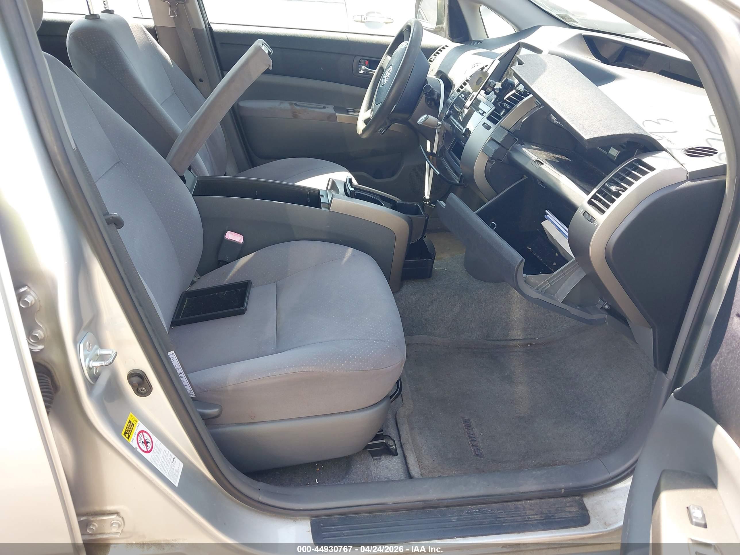 TOYOTA PRIUS image 5