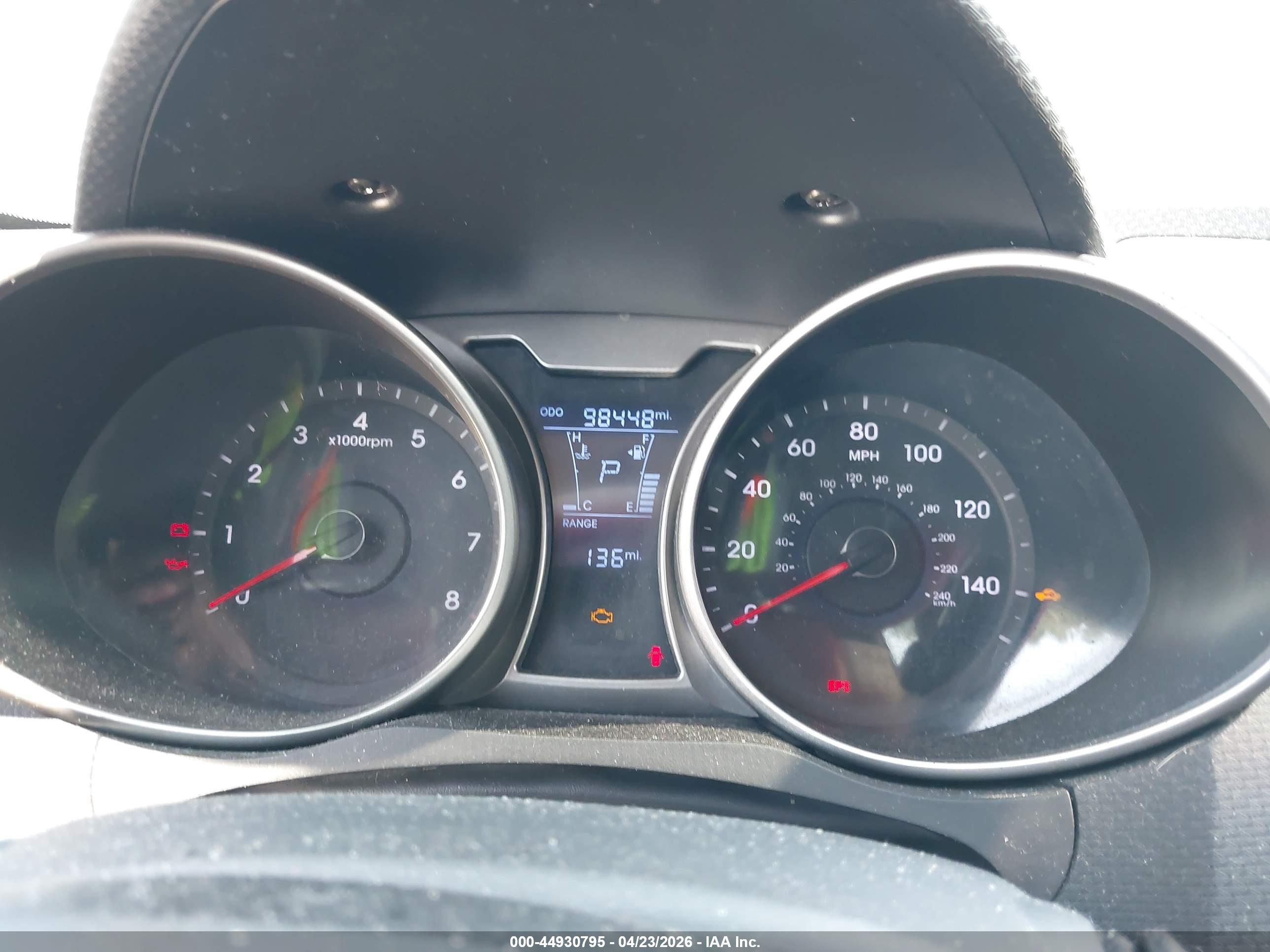 HYUNDAI VELOSTER image 7