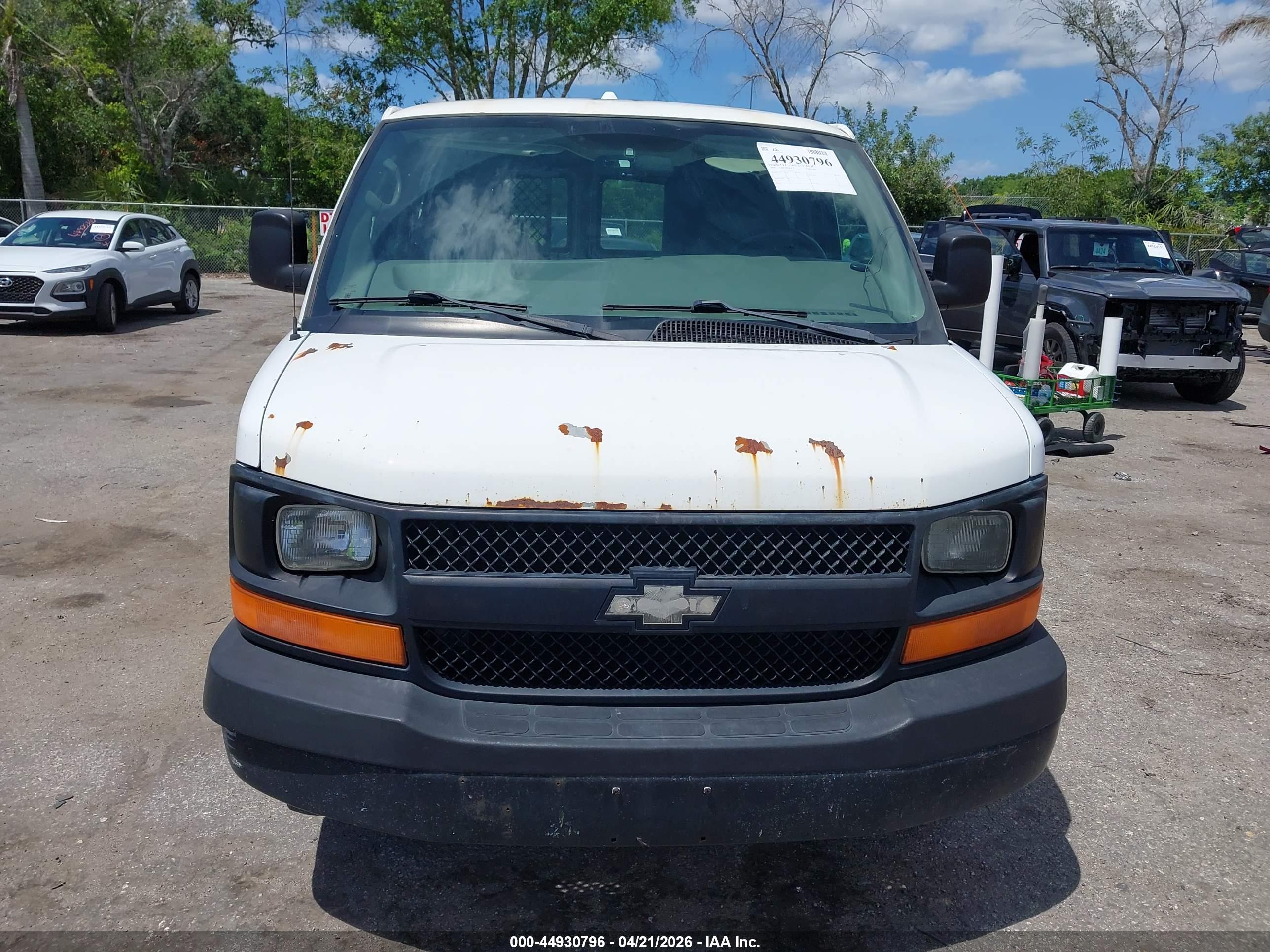 CHEVROLET EXPRESS image 6