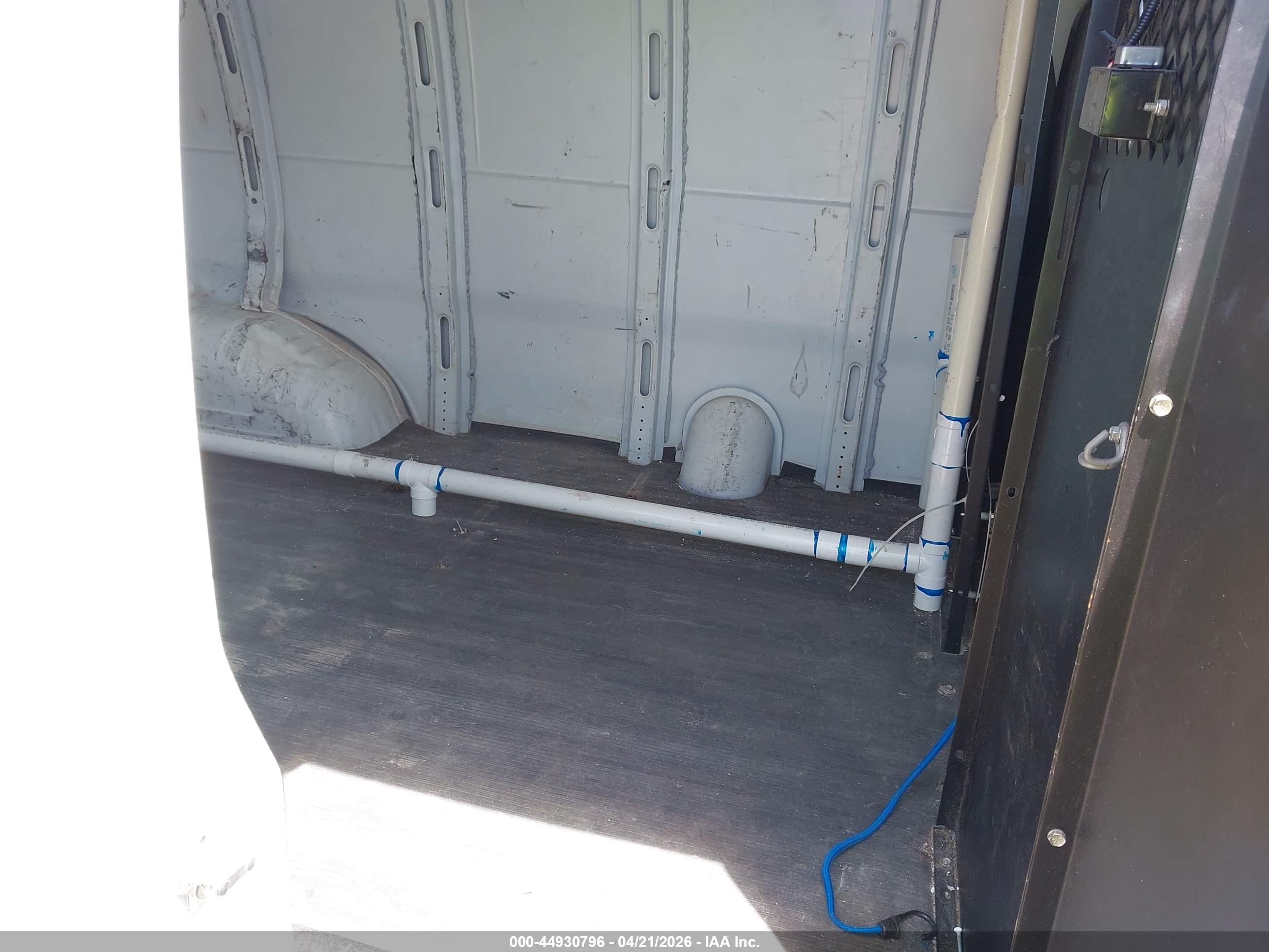 CHEVROLET EXPRESS image 8