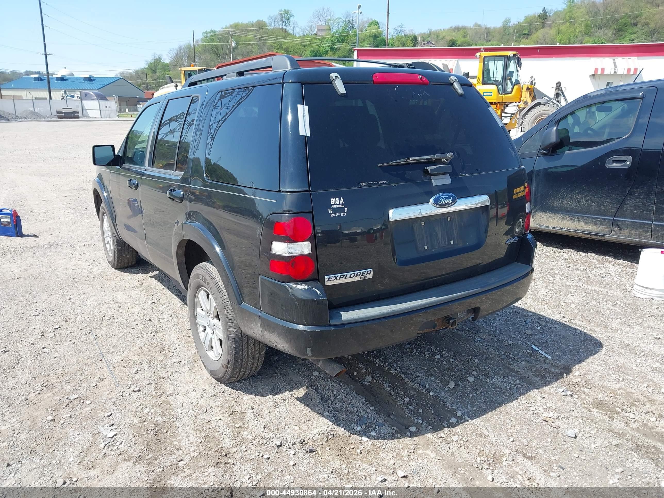 FORD EXPLORER image 3